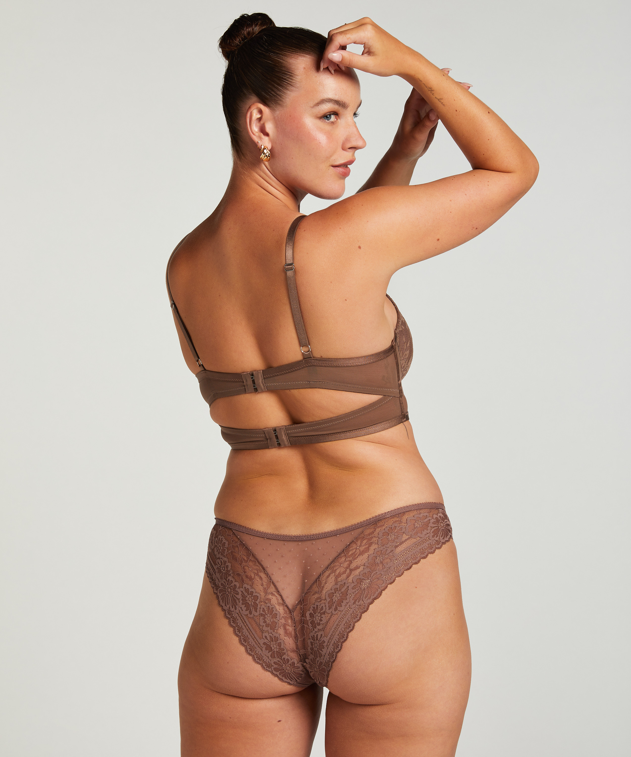 Slip brésilien Sylvie, marron, main