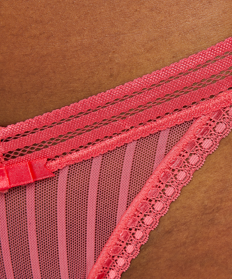 Low String Kira, Rot