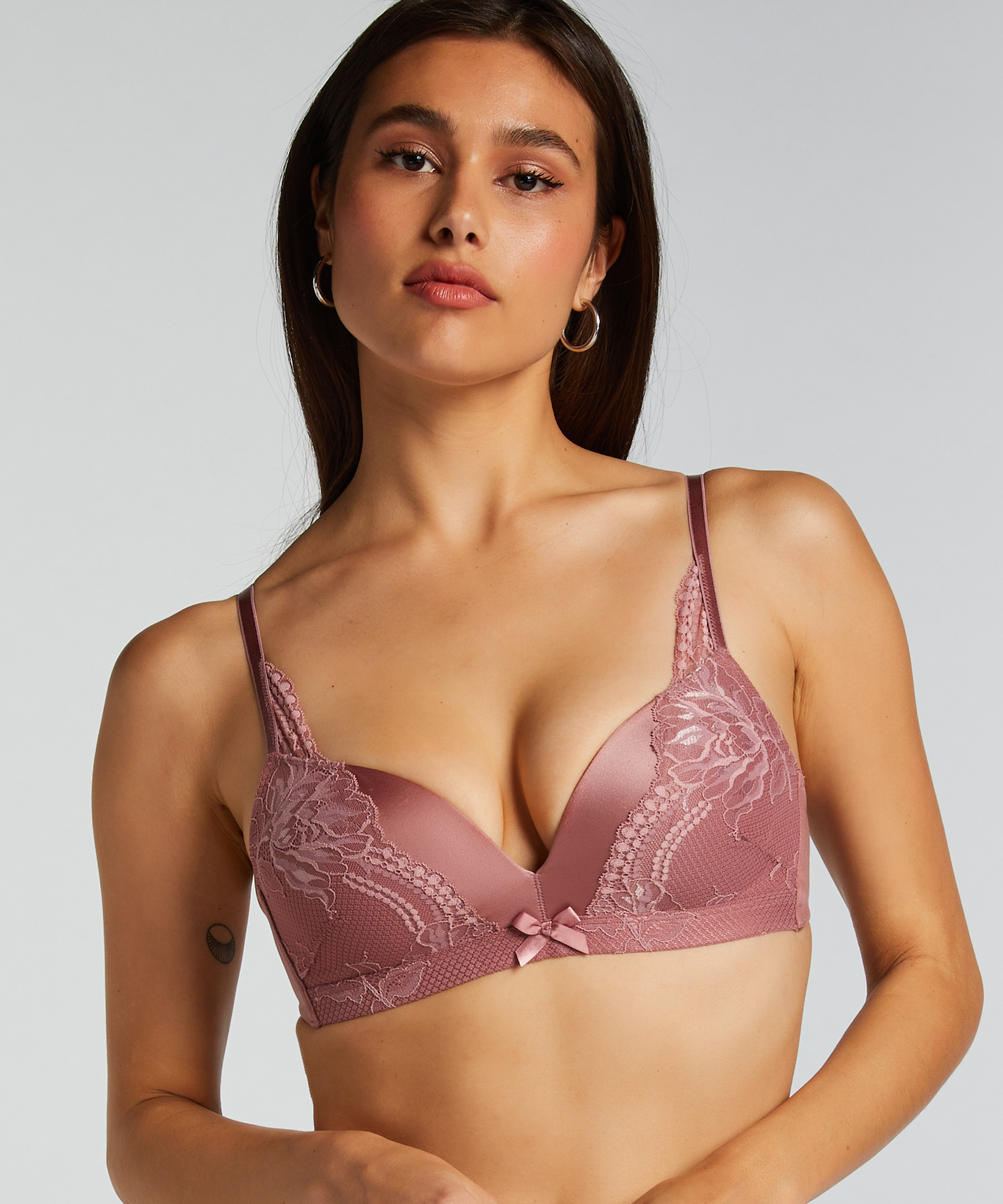 Soutien-gorge rembourré sans armatures Lycke, Rose, main