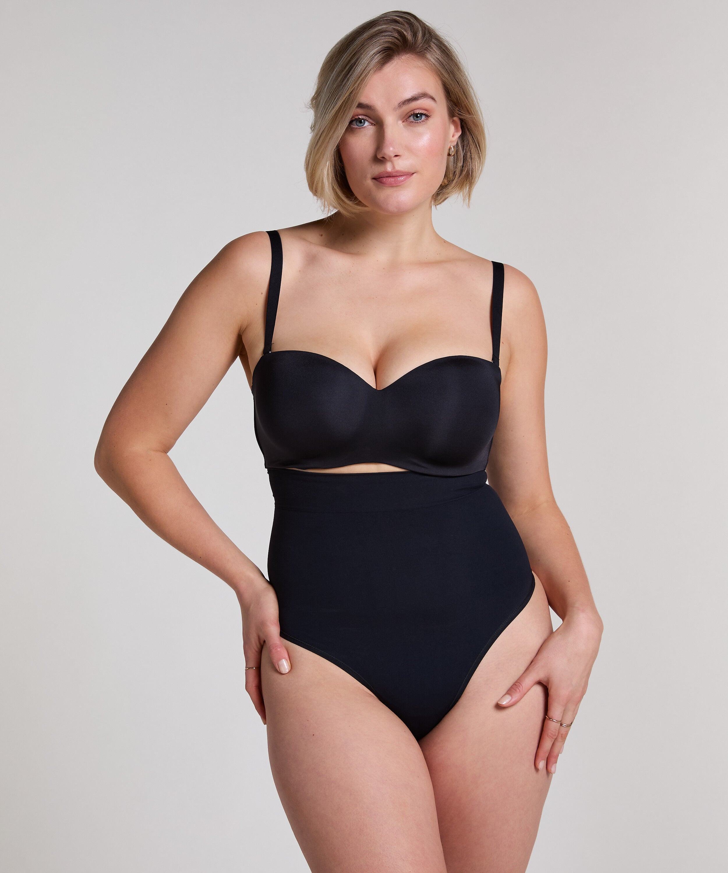 Nahtloser betonender korrigierender String mit hoher Taille, Schwarz Nahtloser betonender korrigierender String mit hoher Taille, Schwarz