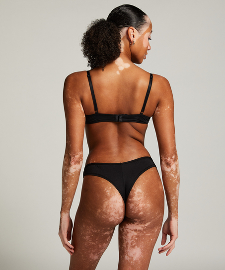 Cheekini Gunila, Noir