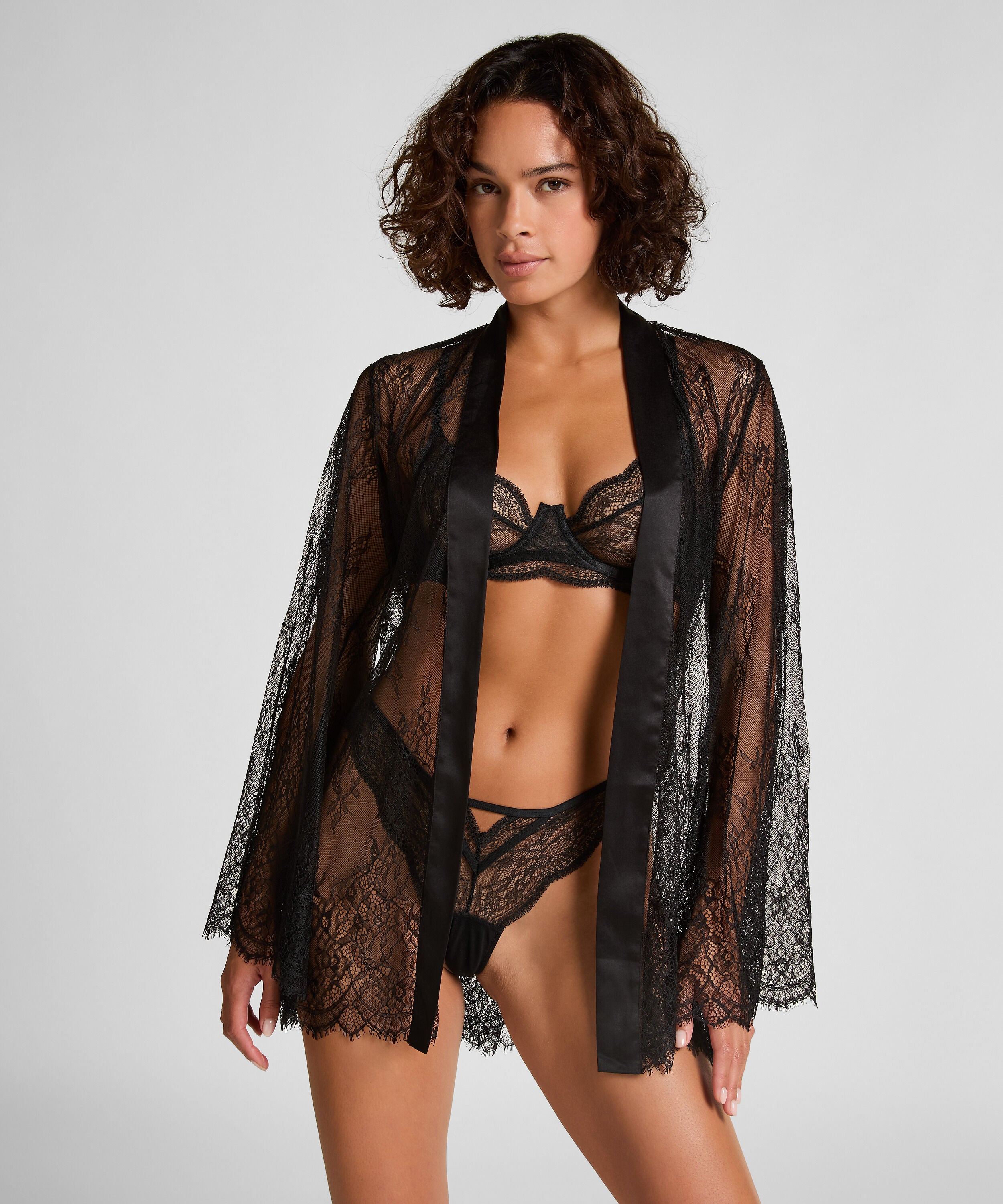 Kimono tout en dentelle, Noir