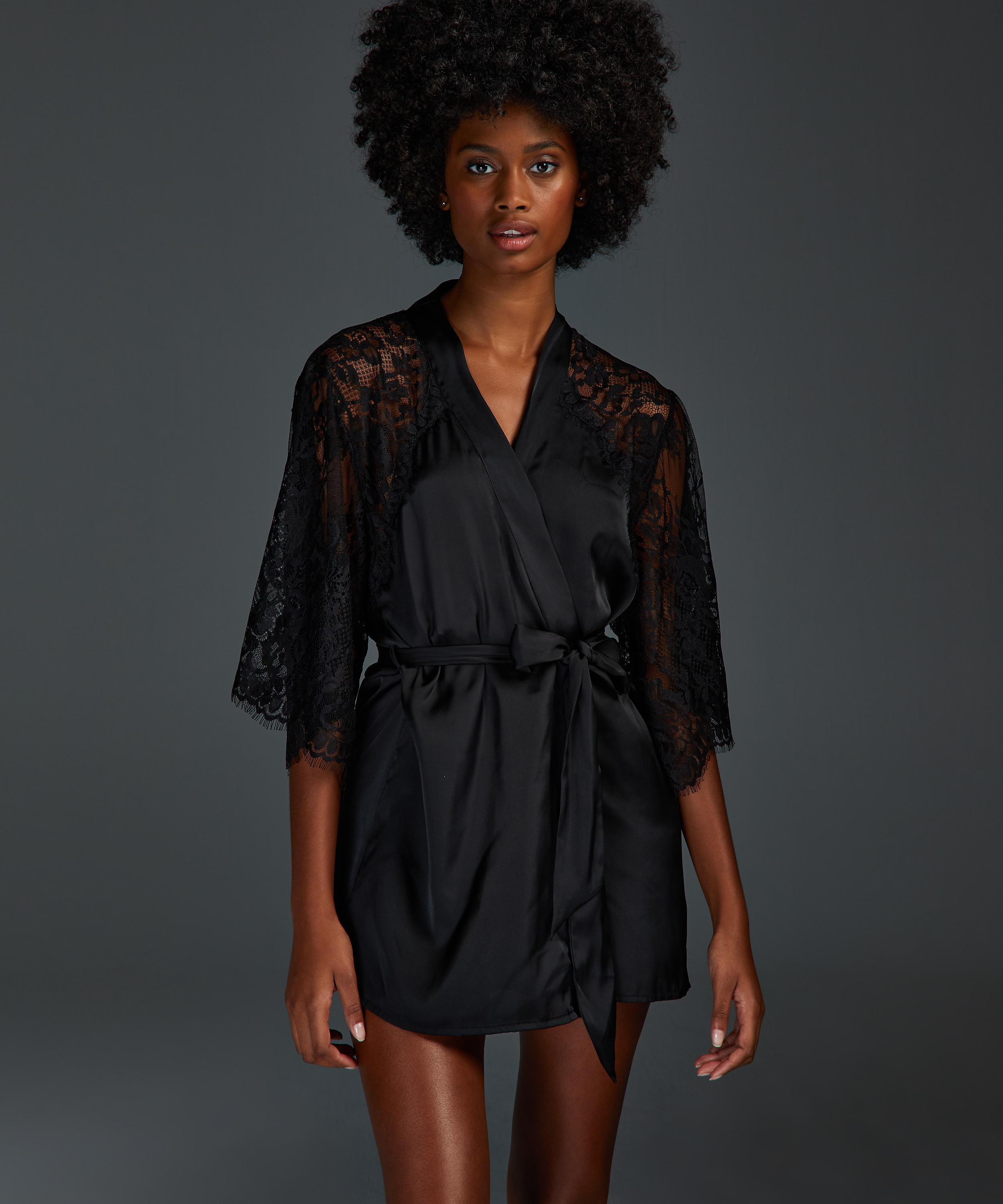 Kimono Jennifer, Noir, main