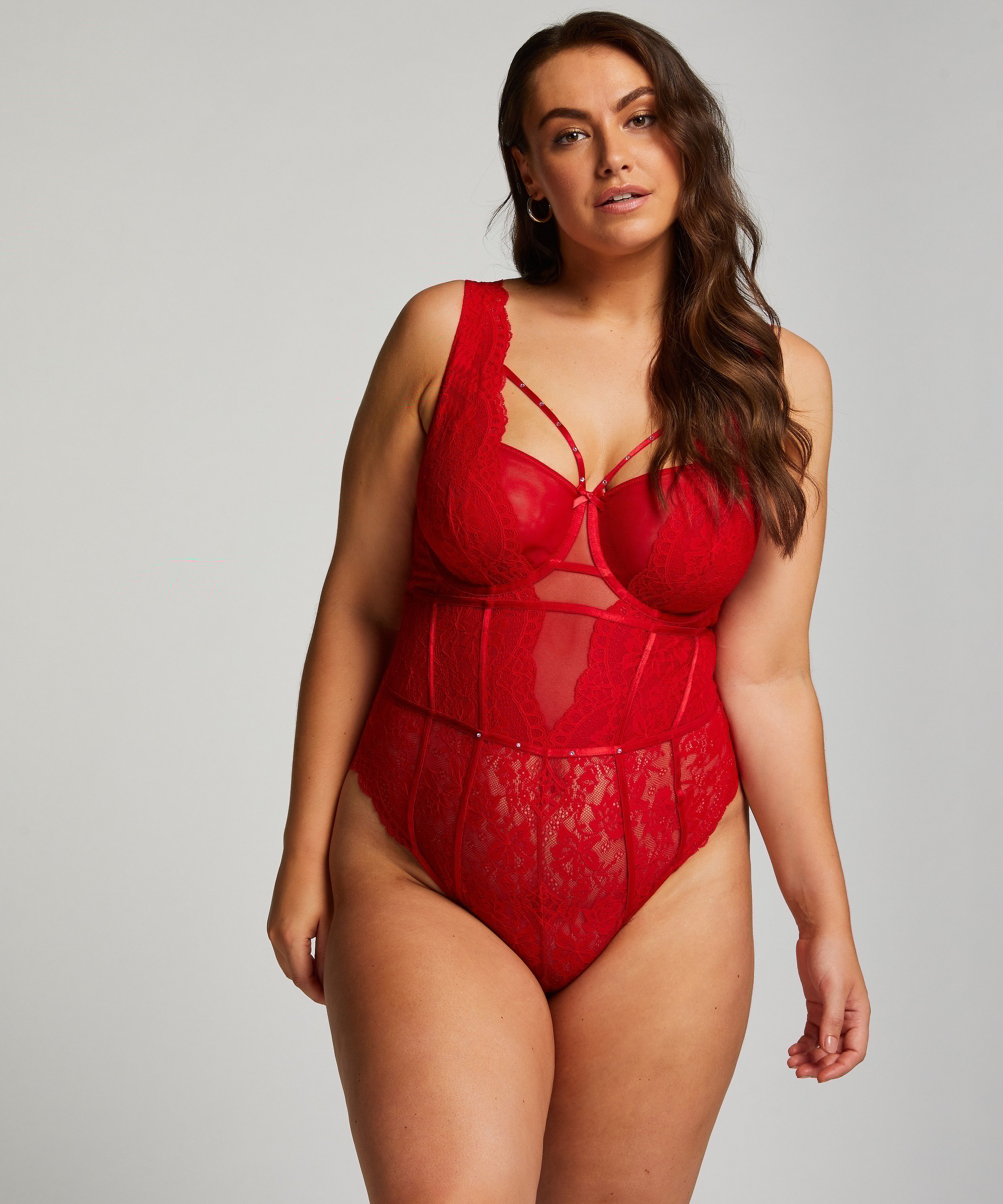 Body Mariah, Rouge, main