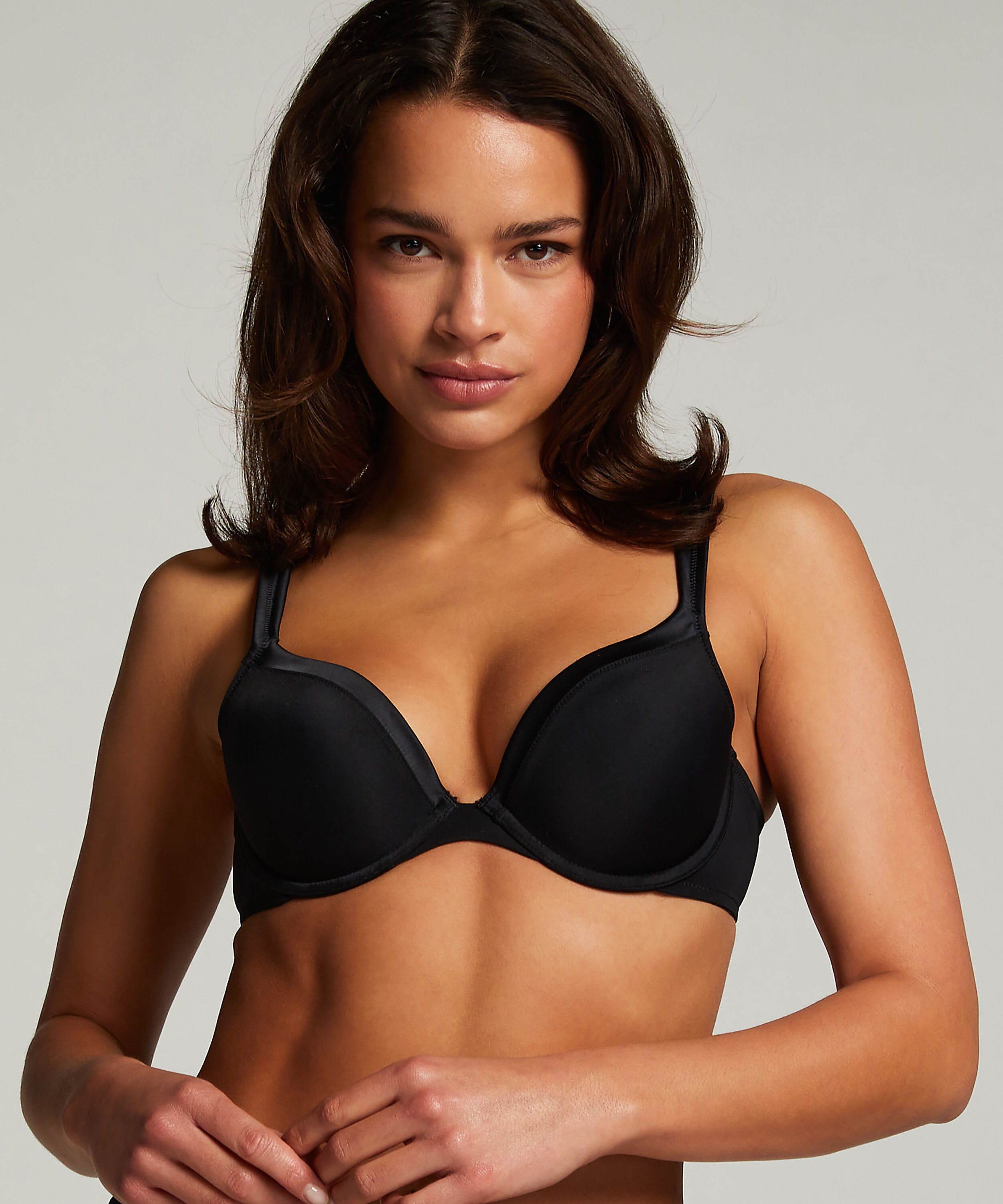 Soutien-gorge &agrave; armatures pr&eacute;form&eacute; Satin fleece, Noir