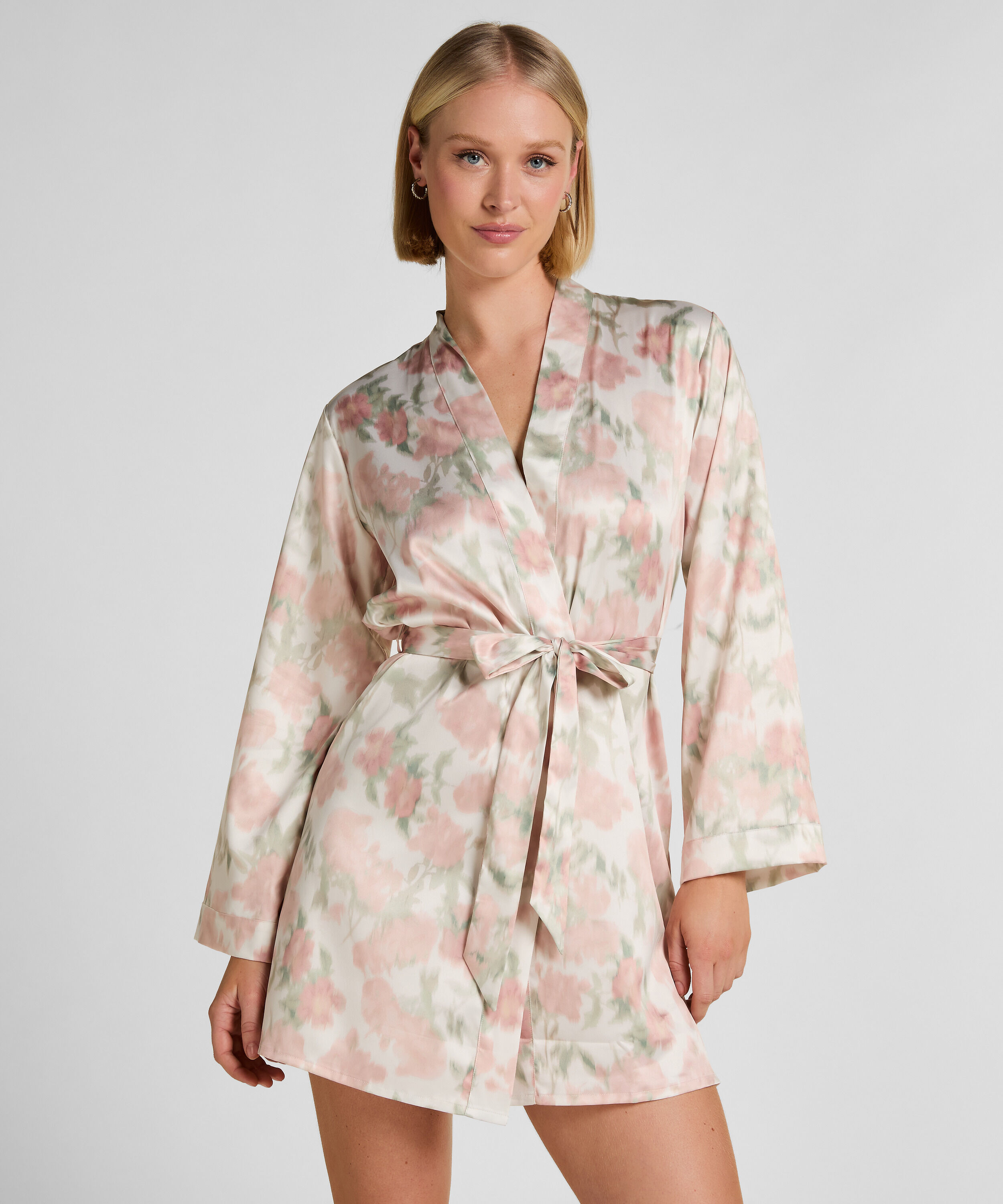 Satin-Kimono mit Blumenmuster, Weiß