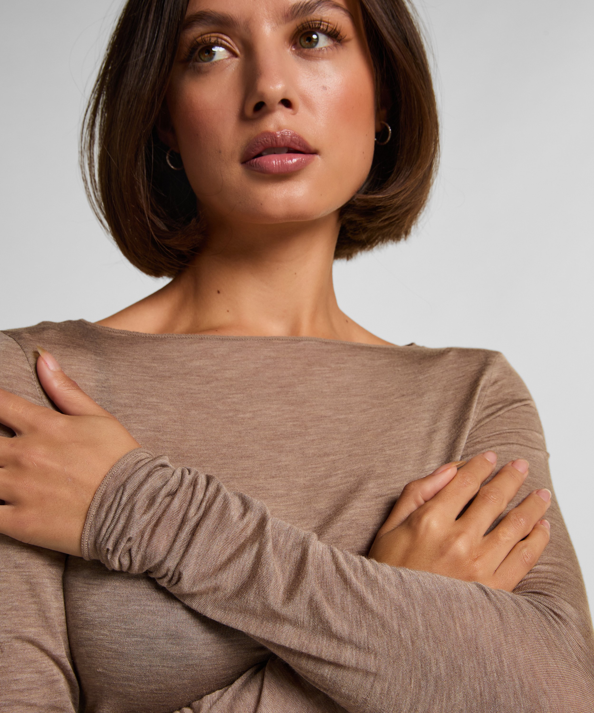 Haut avec cachemire &agrave; col bateau super soft, Marron, main