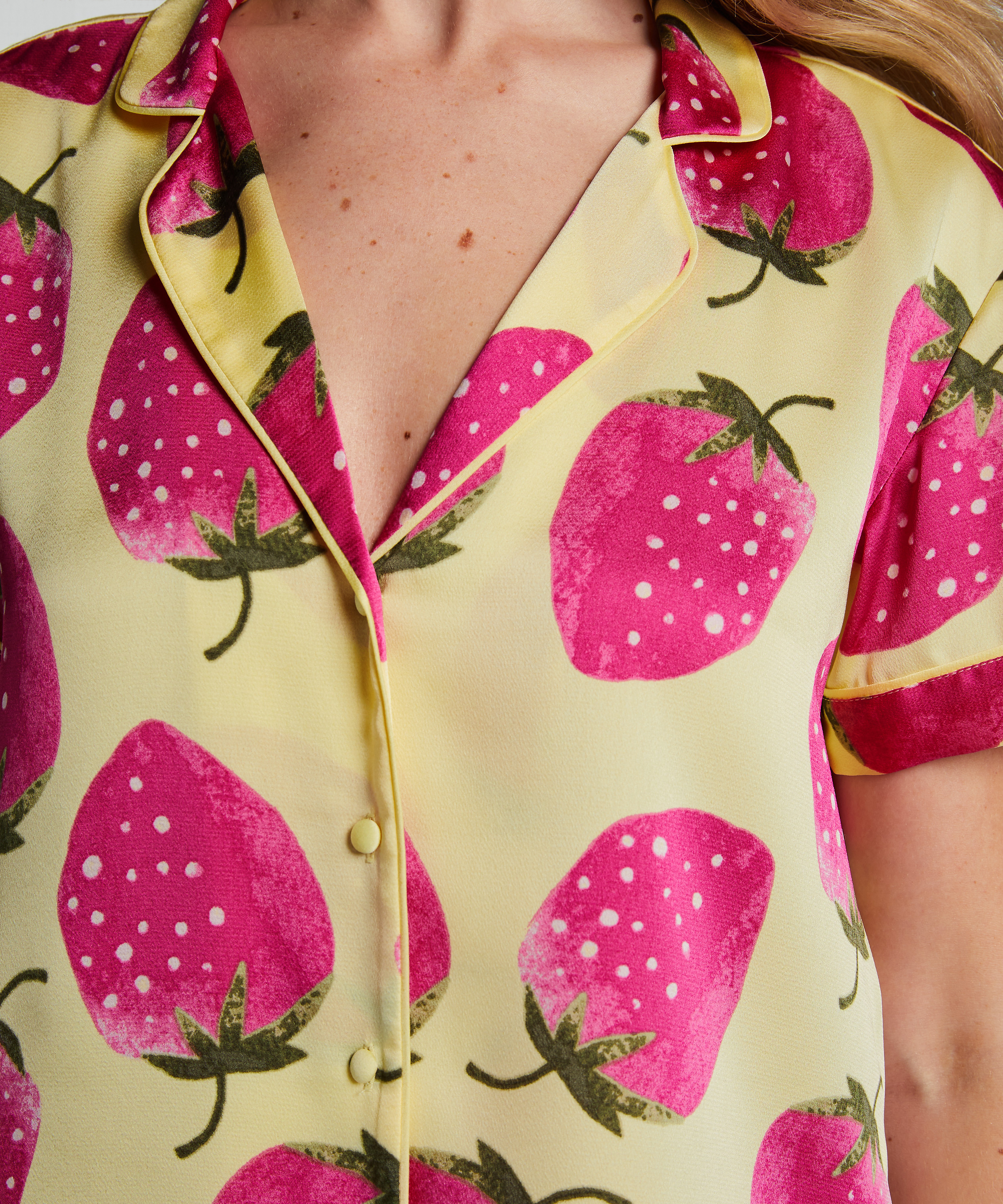 Kurz&auml;rmelige Satin-Jacke, Gelb, main