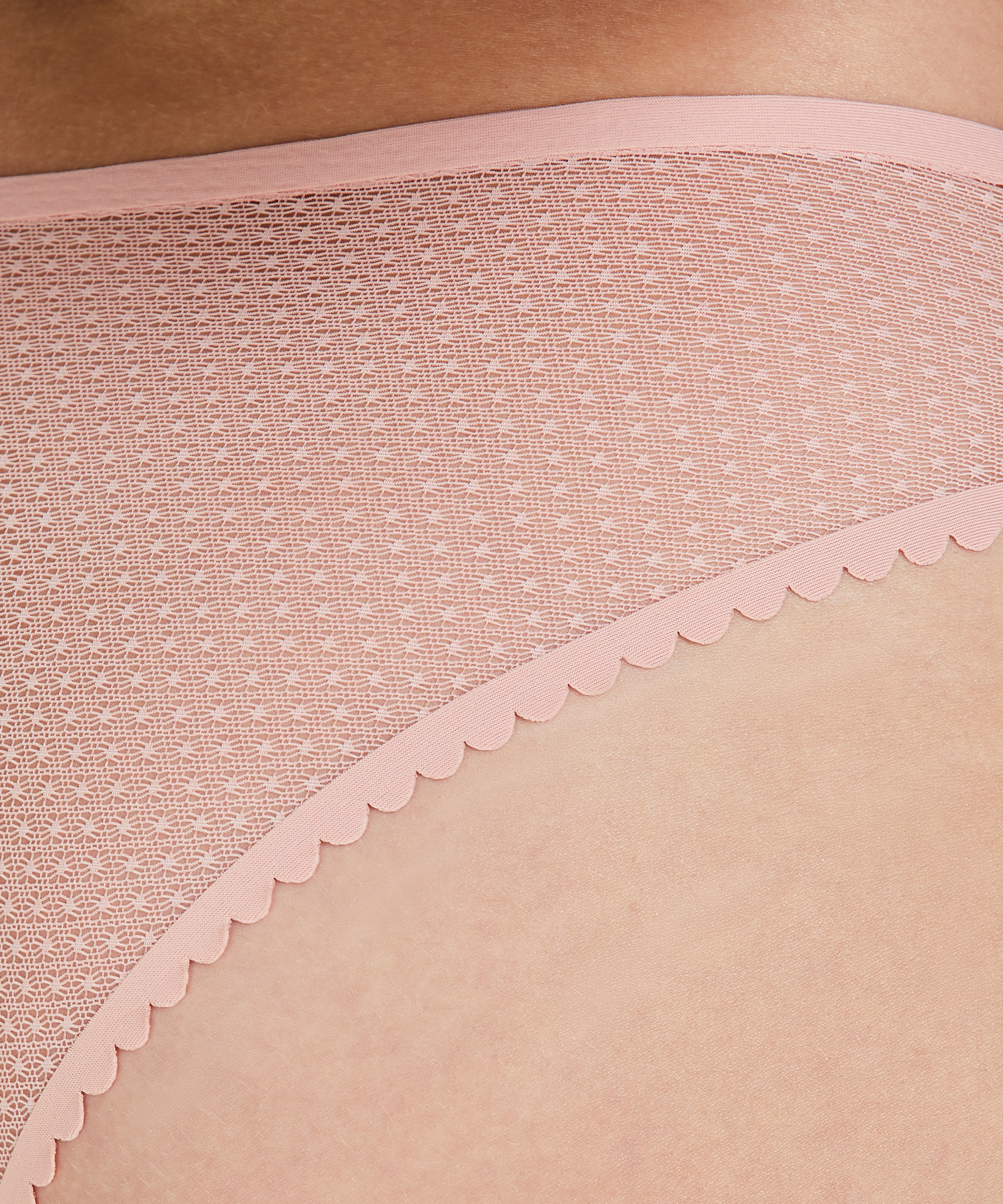 Invisible Brazilian, Rose, main