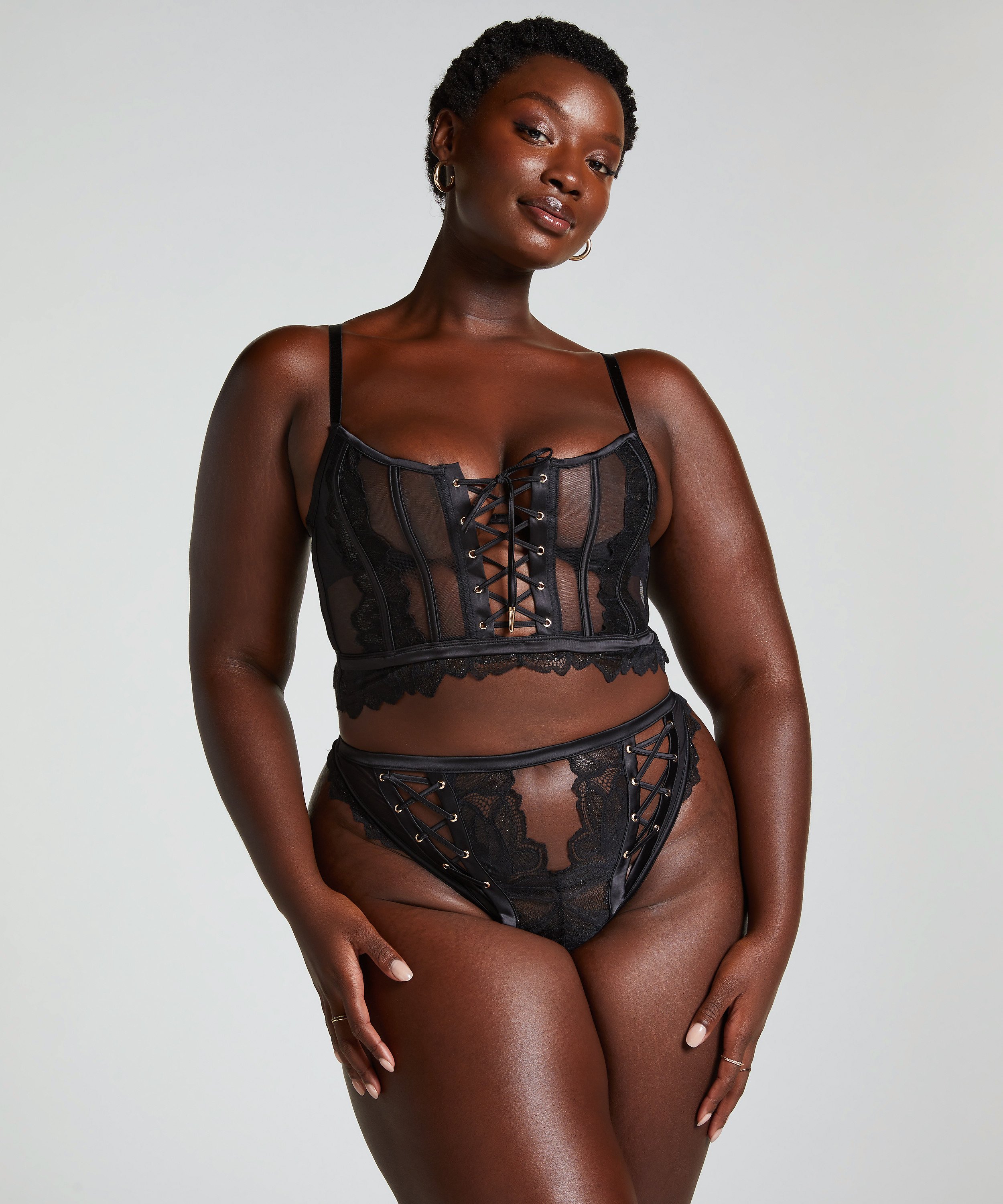 Soutien-gorge à armatures préformé longline Cierra, Noir, main
