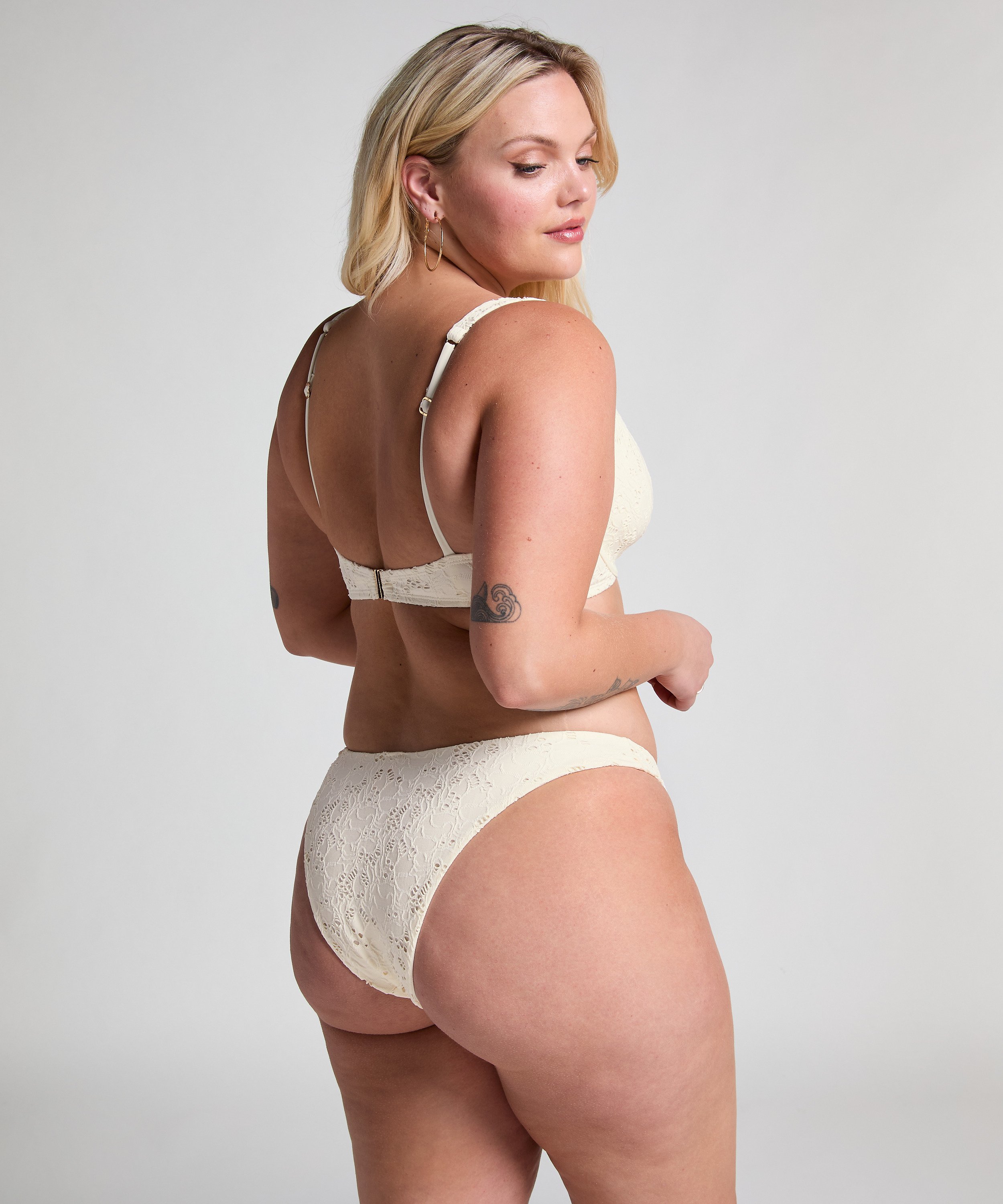 Haut de bikini Crochet, Blanc, main