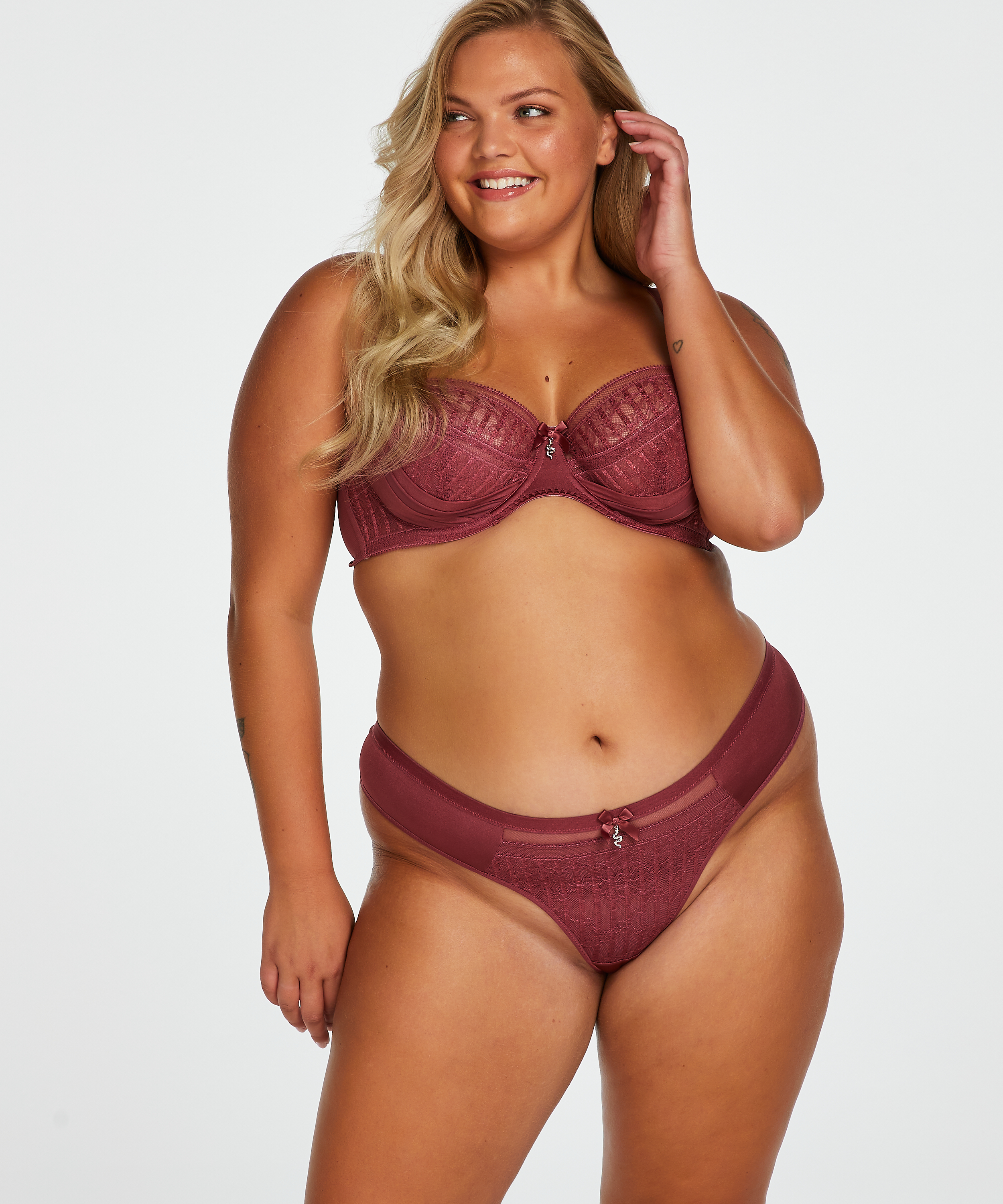 String Kriss I AM Danielle, Rot, main