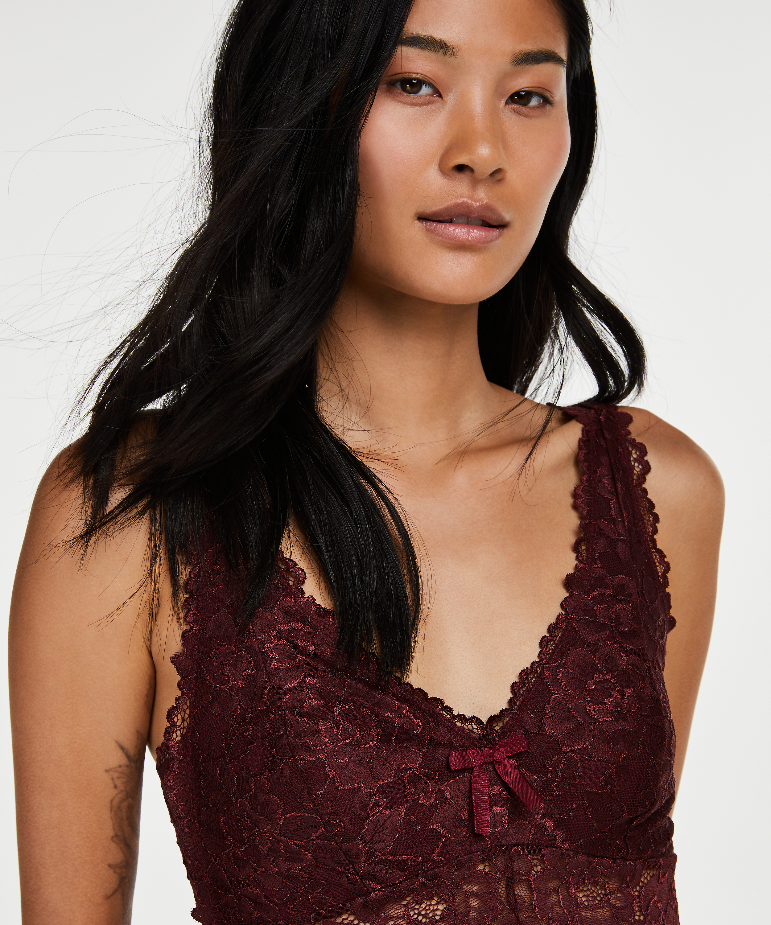 Longue nuisette Modal Lace, Rouge, main