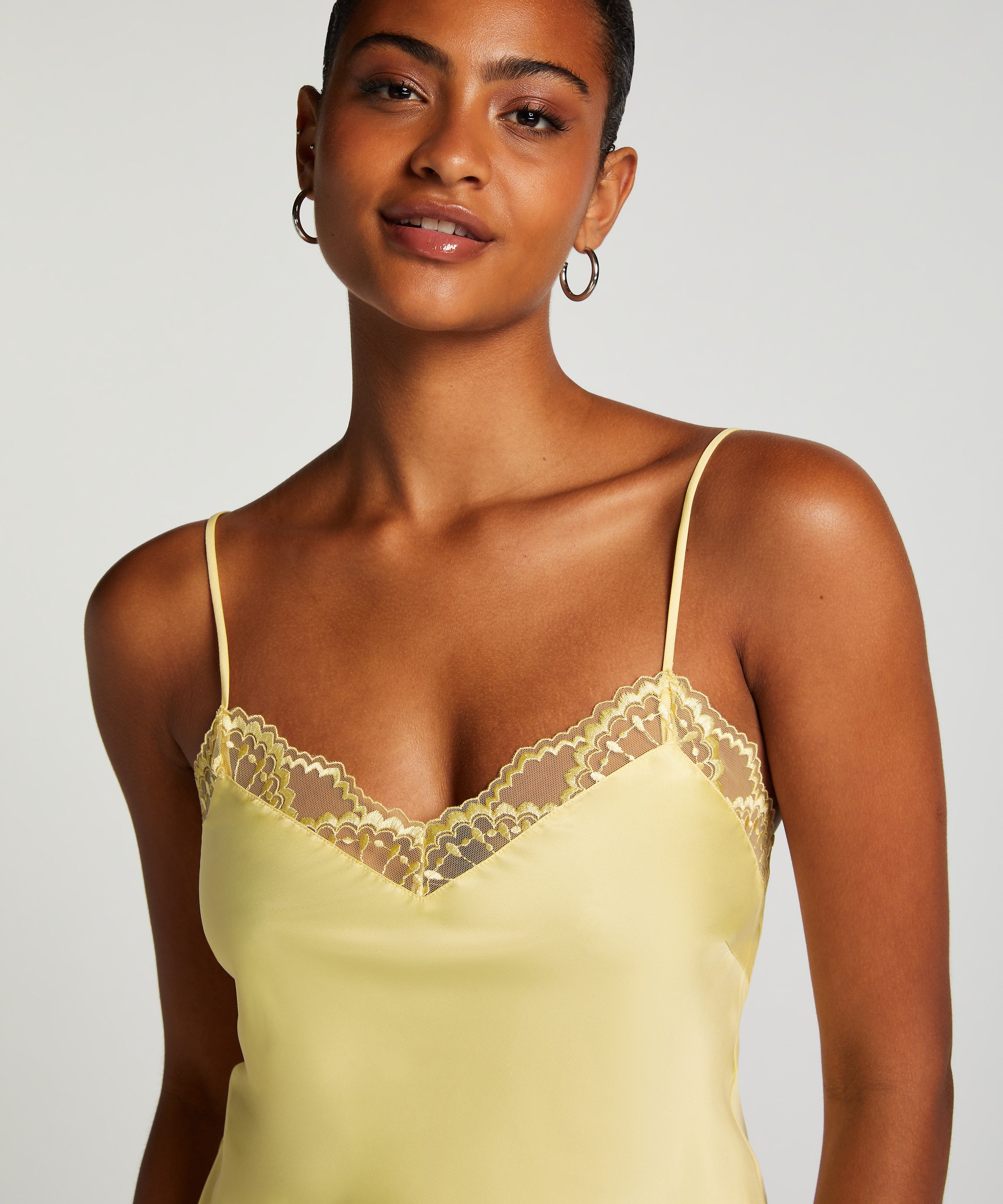 Haut de camisole Satin Dentelle, Jaune, main