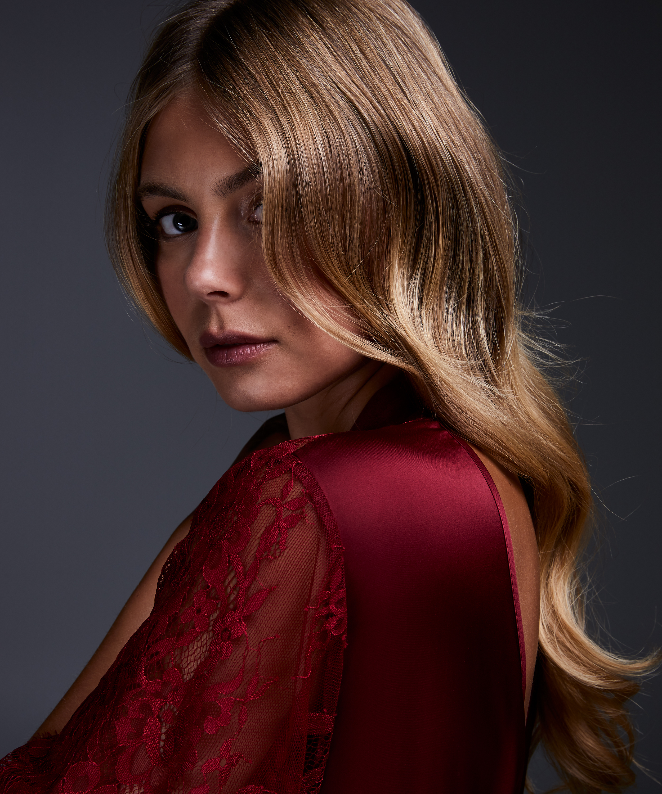 Kimono Jennifer, Rouge, main