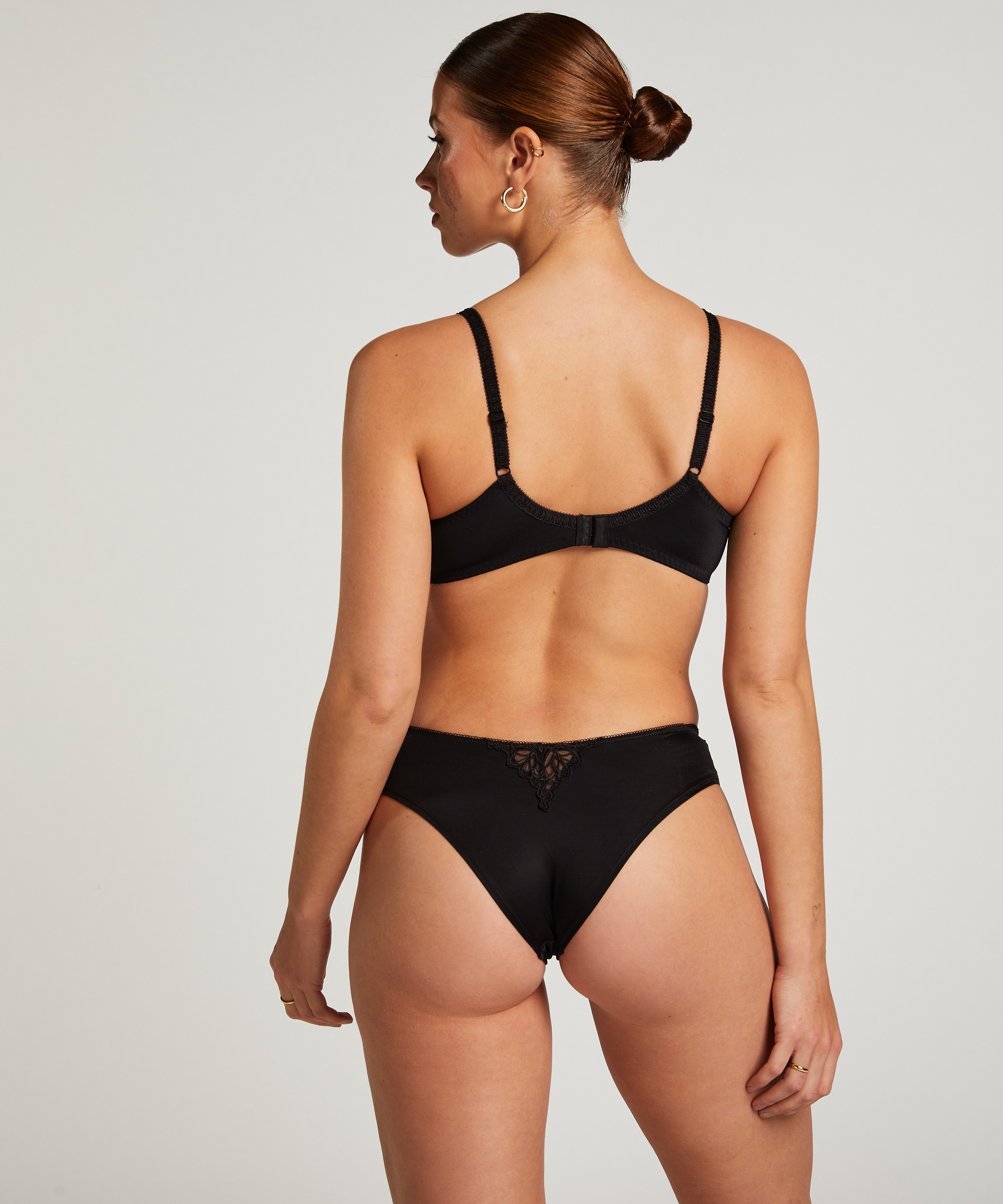 Slip brésilien Diva, Noir, main