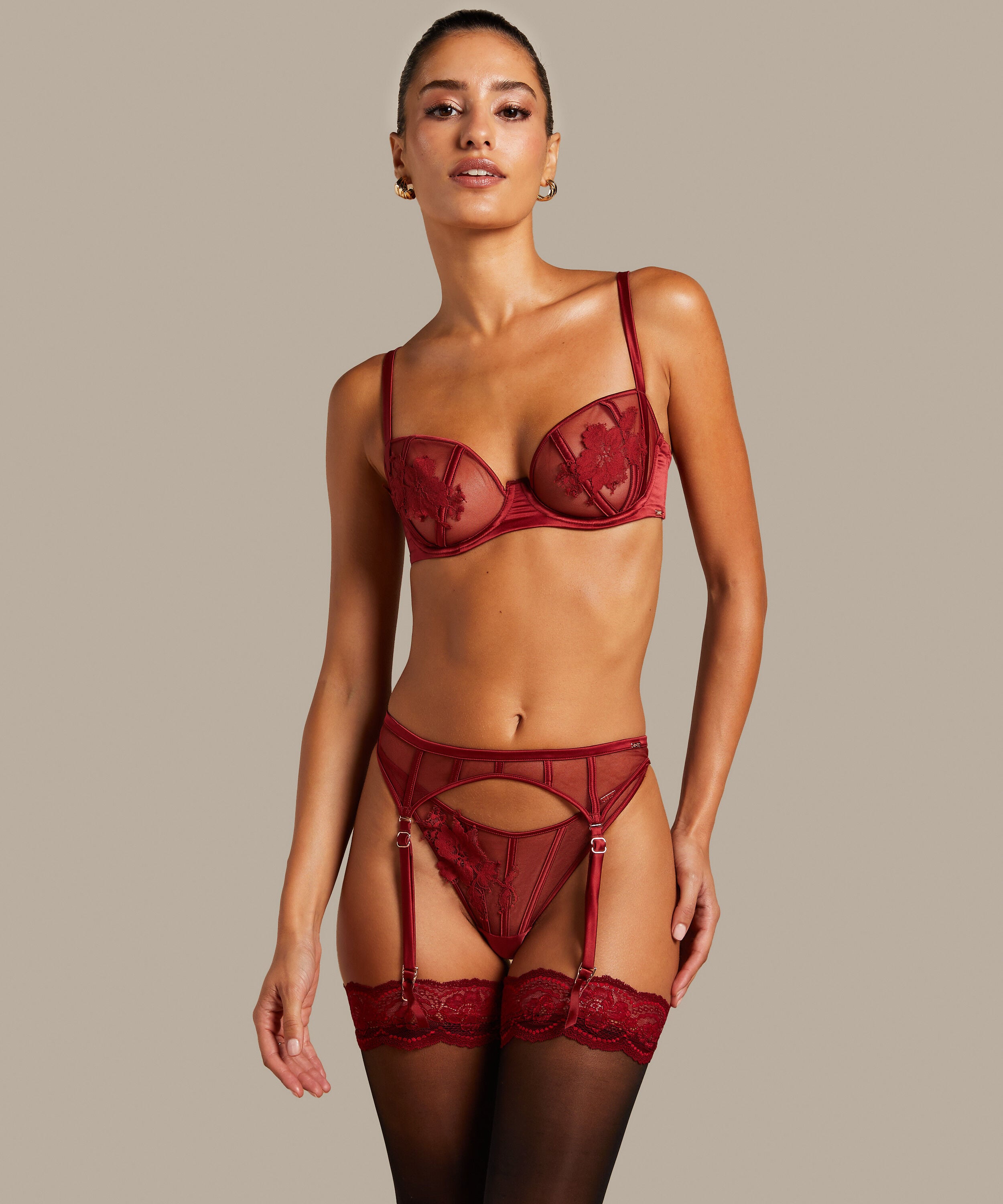 Strapse Ember, Rot