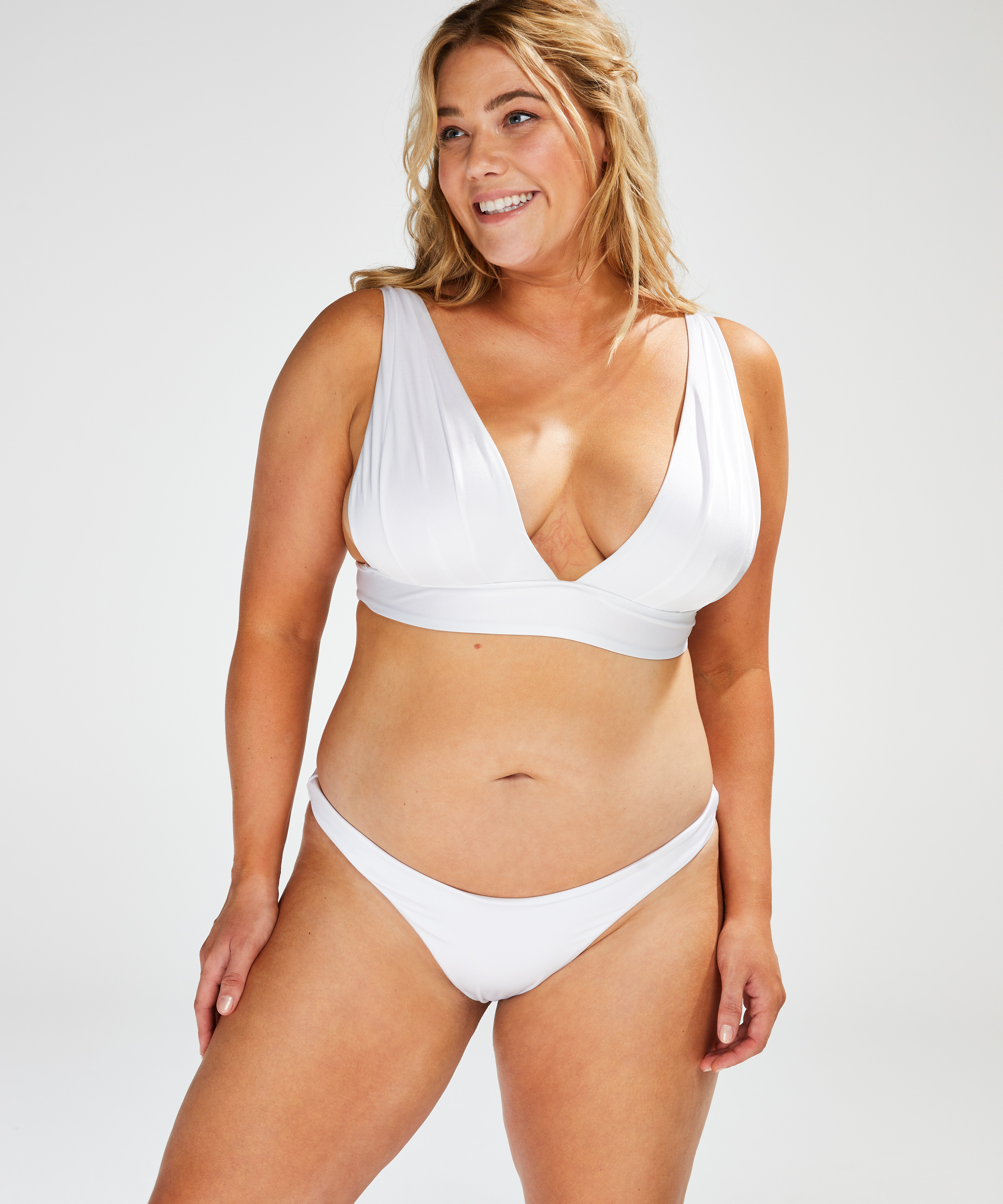 Slip de bikini échancré Lola, Blanc, main