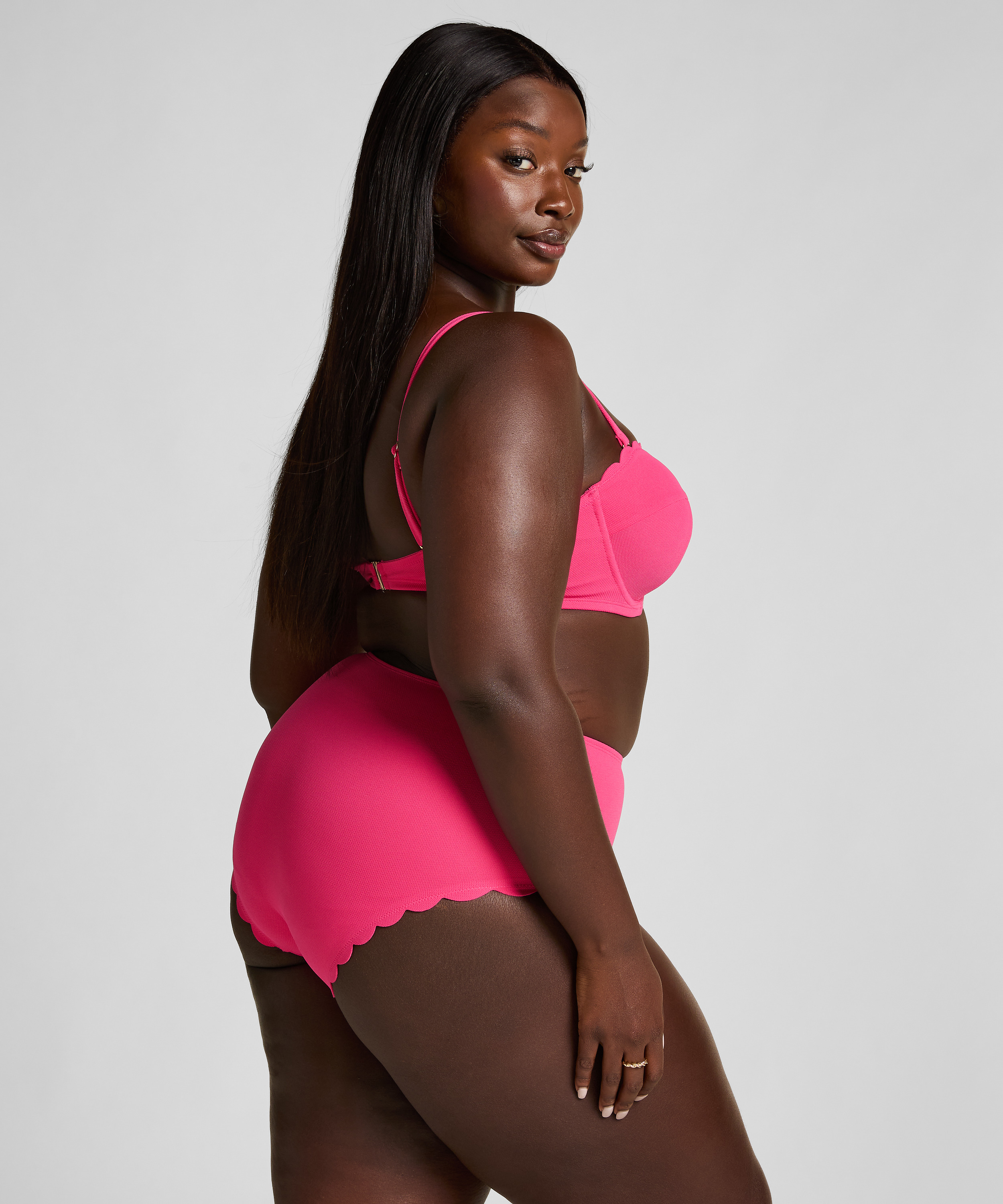 Bas de bikini Rio taille haute festonn&eacute;, Rose, main