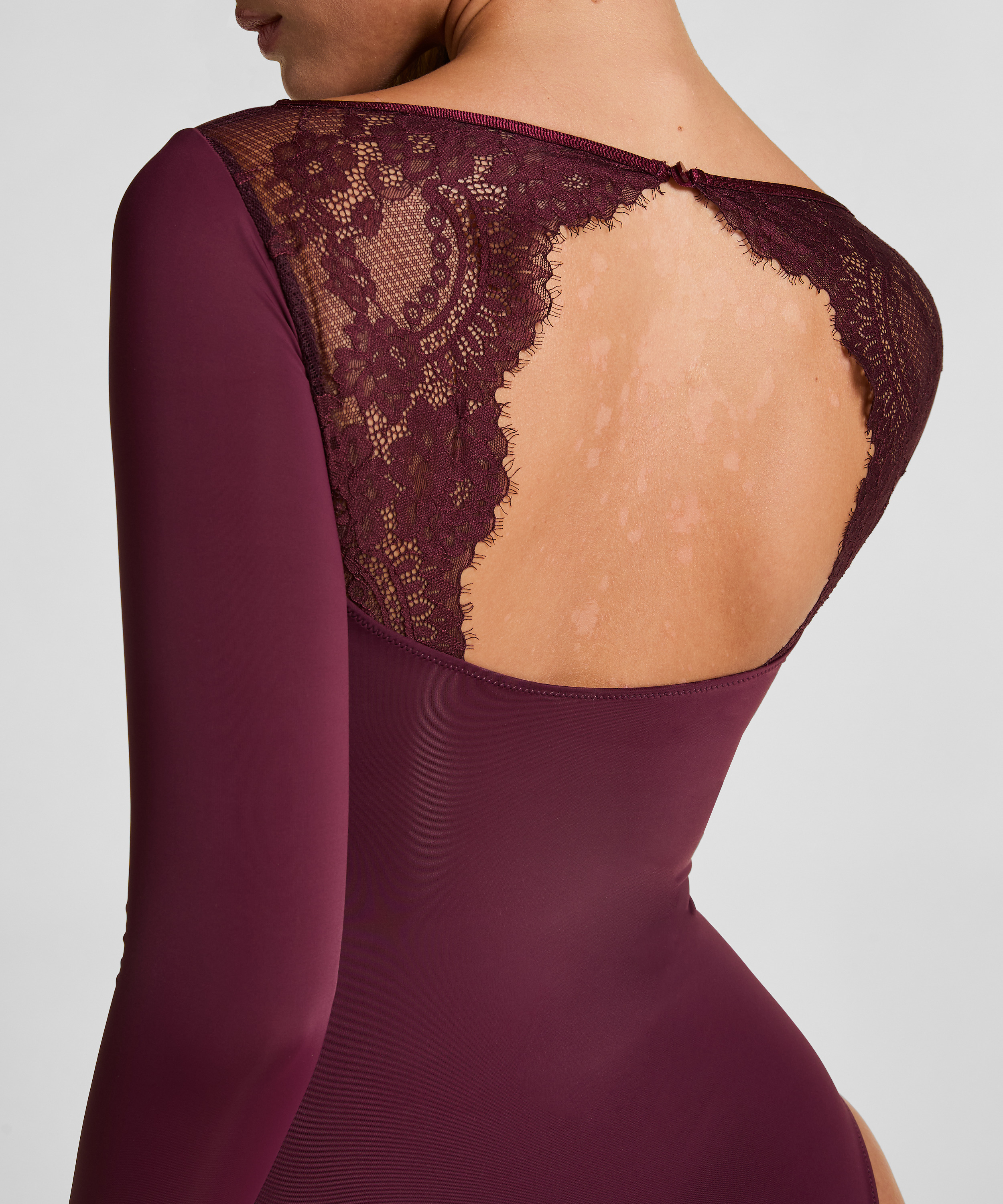 Body Becky, Rouge, main