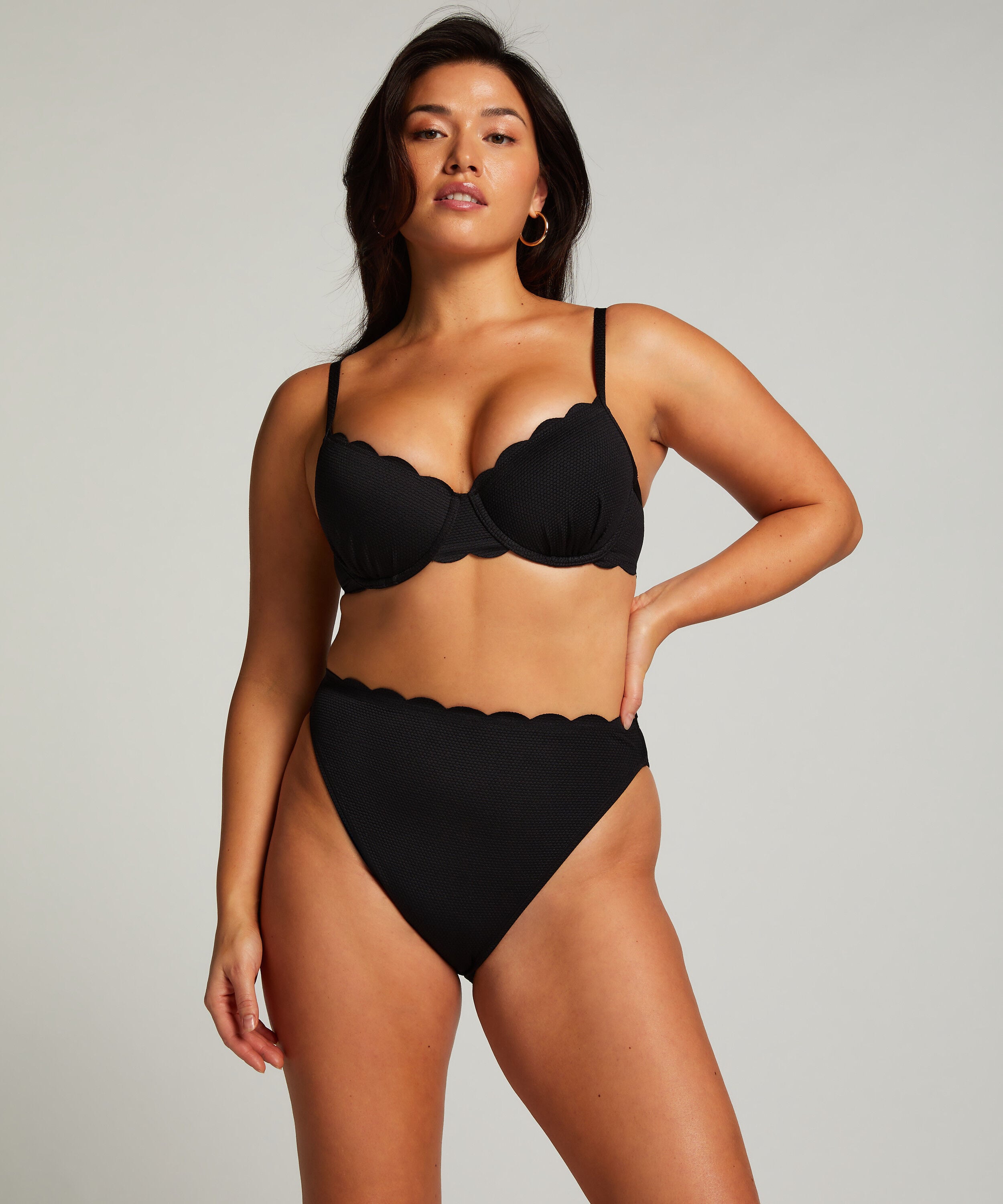 High Waist Bikini Hose Scallop, Schwarz