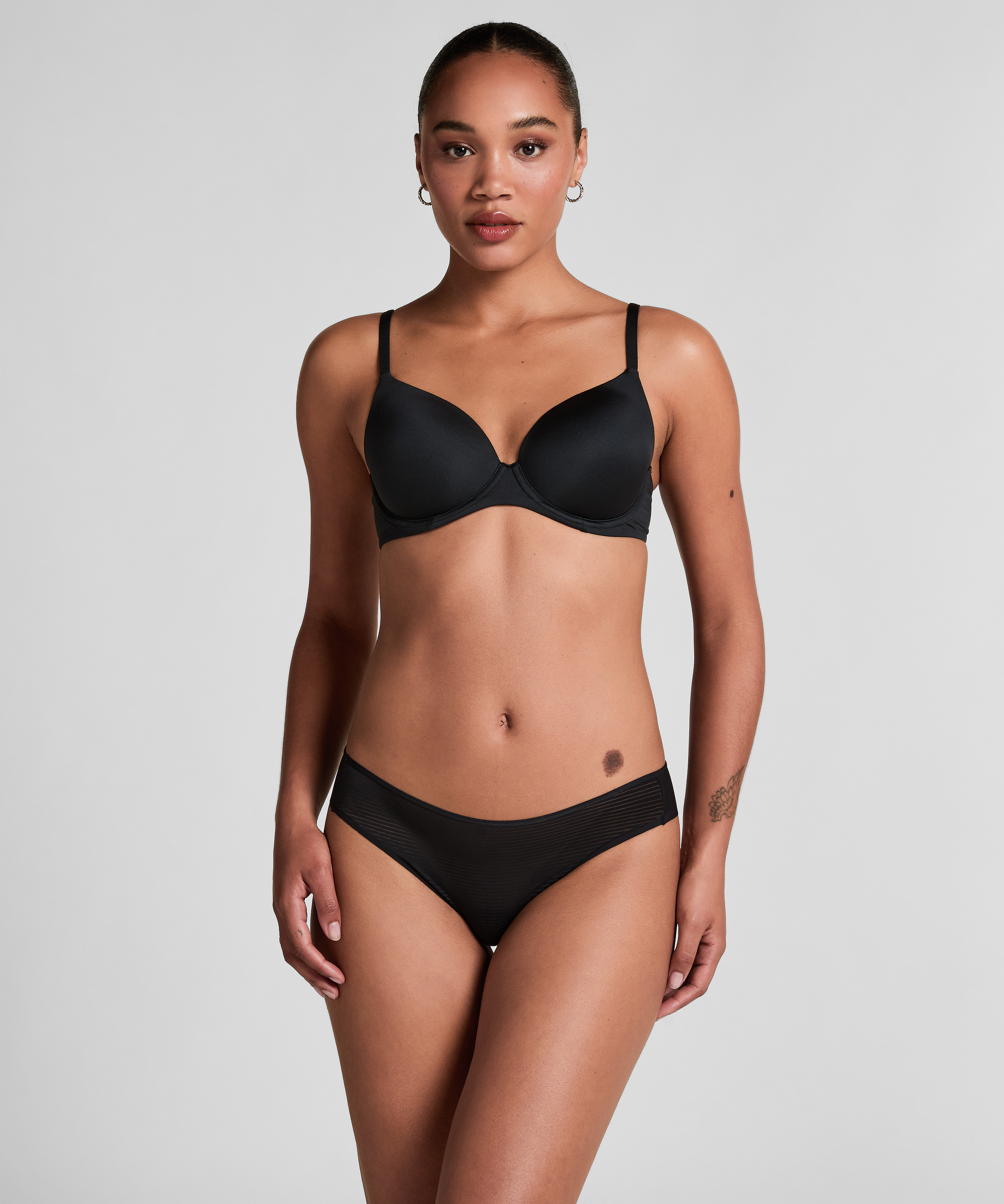 Slip brésilien invisible Stripe mesh, Noir, main