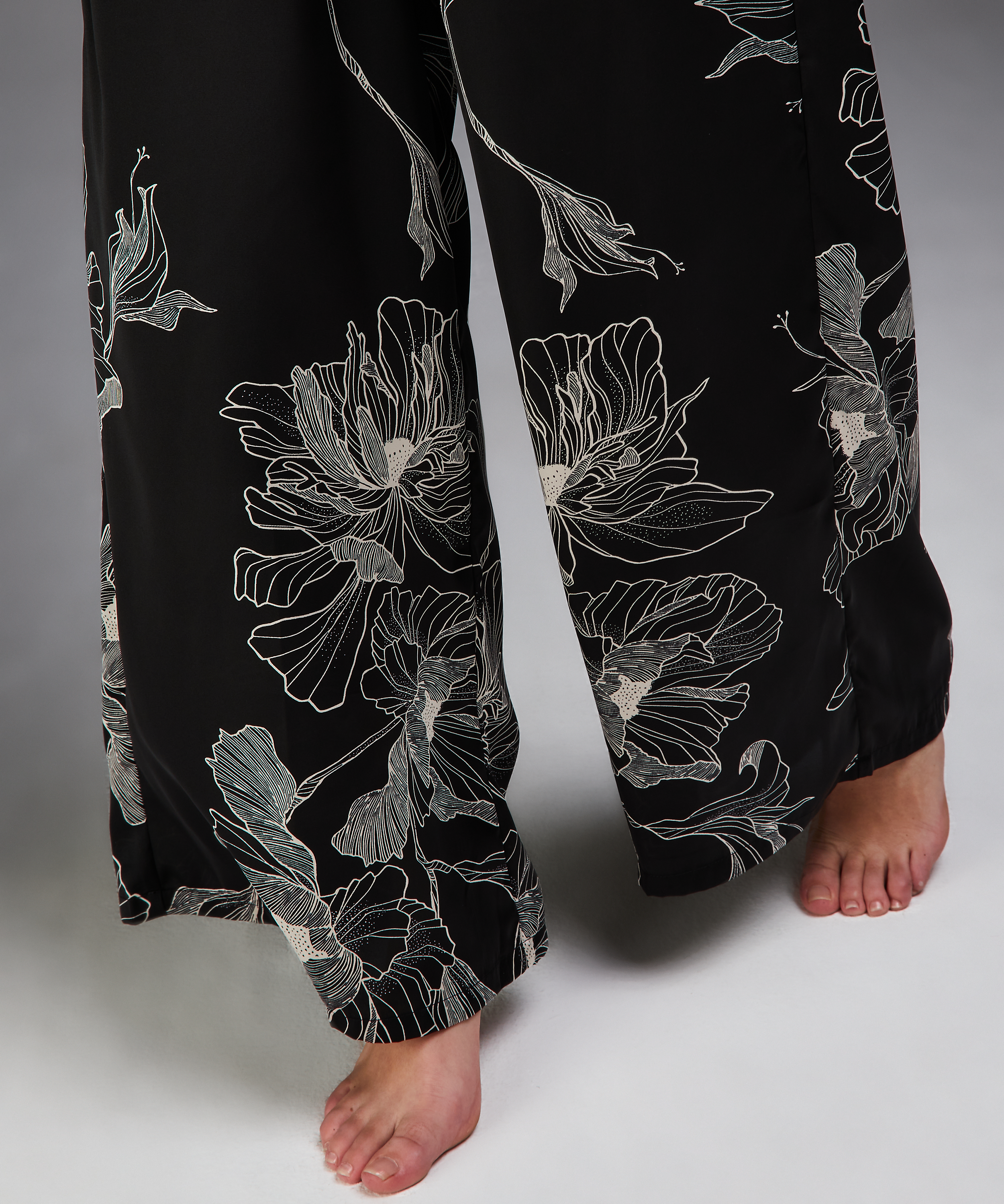Petite Pantalon Palazzo satin Lotus, Noir, main