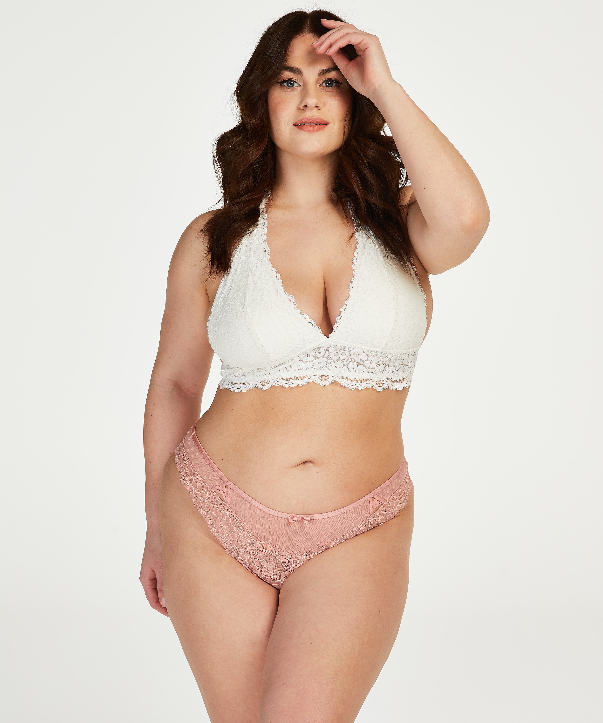 Brazilian Irene, Rose, main