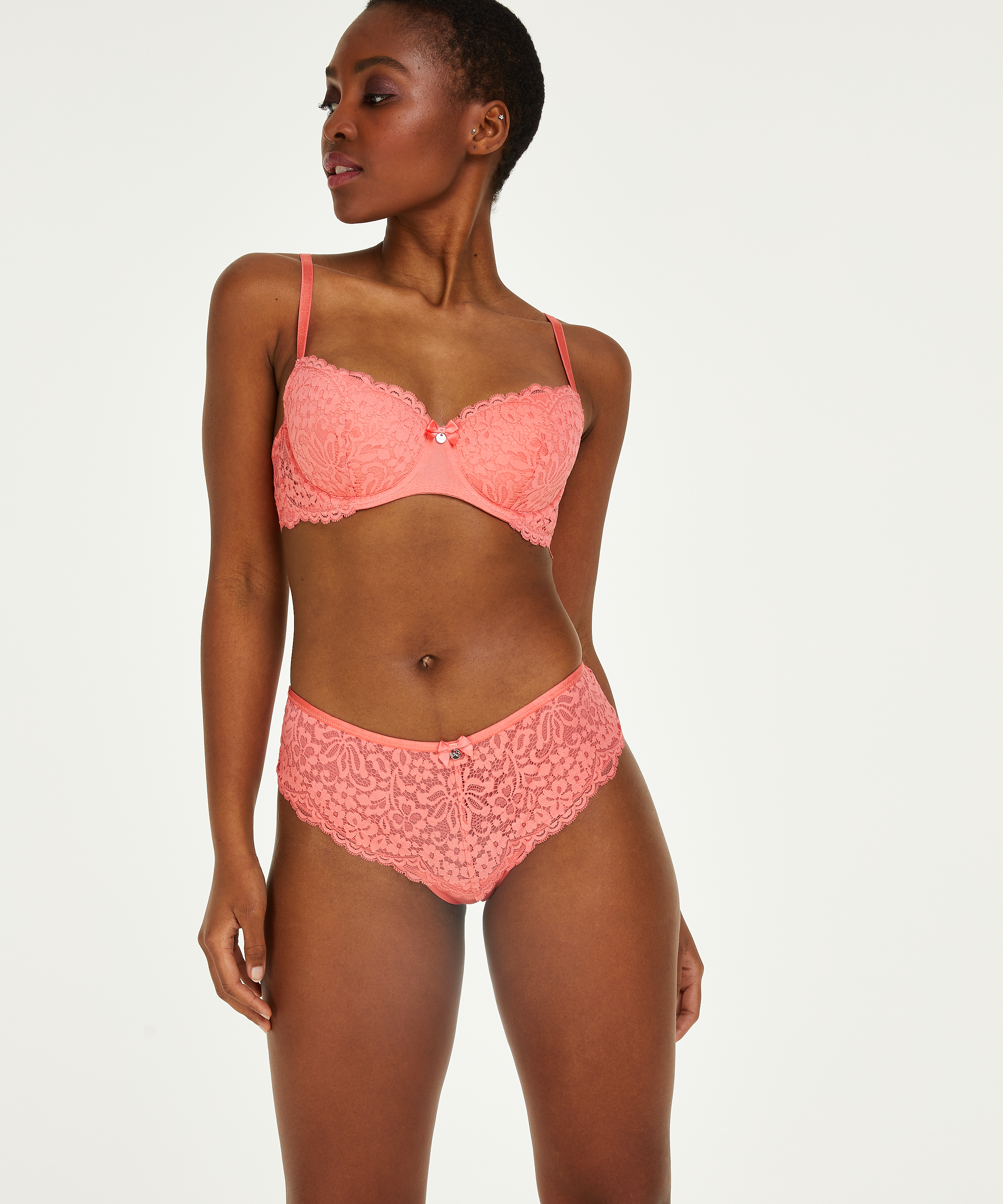 Slip br&eacute;silien Rose, Rose, main