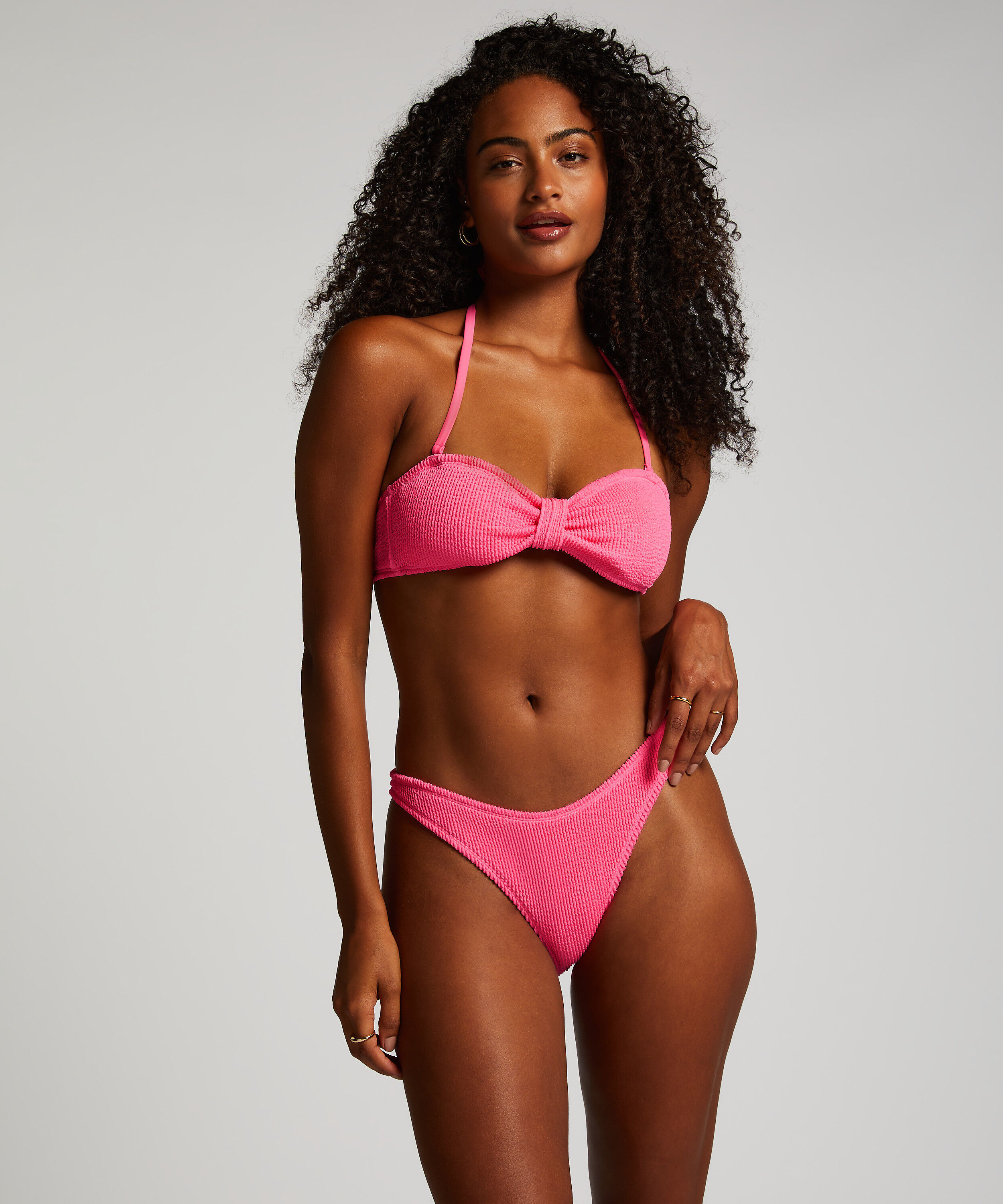 Bikini Slip mit hohem Beinausschnitt Crinkle