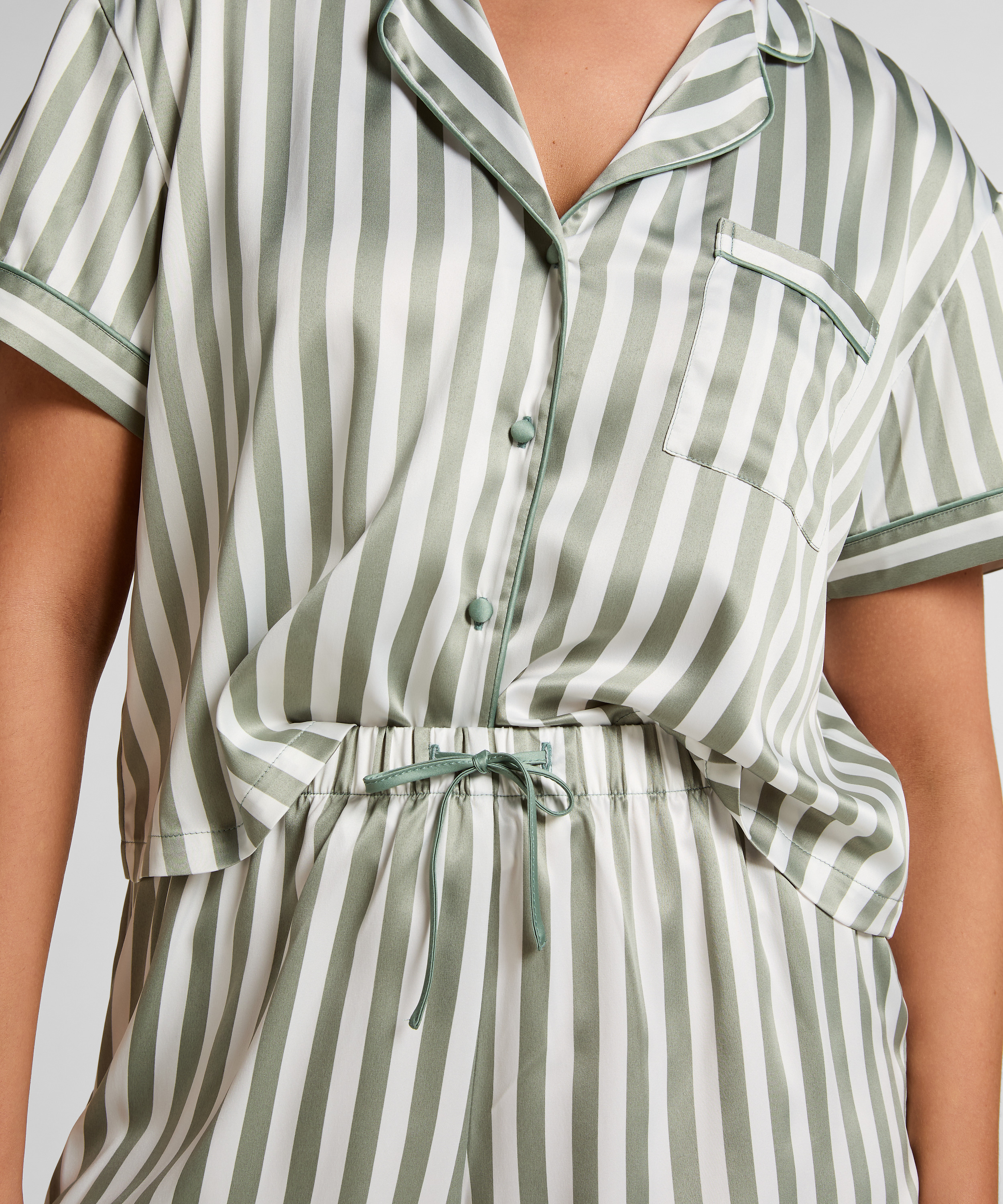 Pyjama en satin, Vert, main