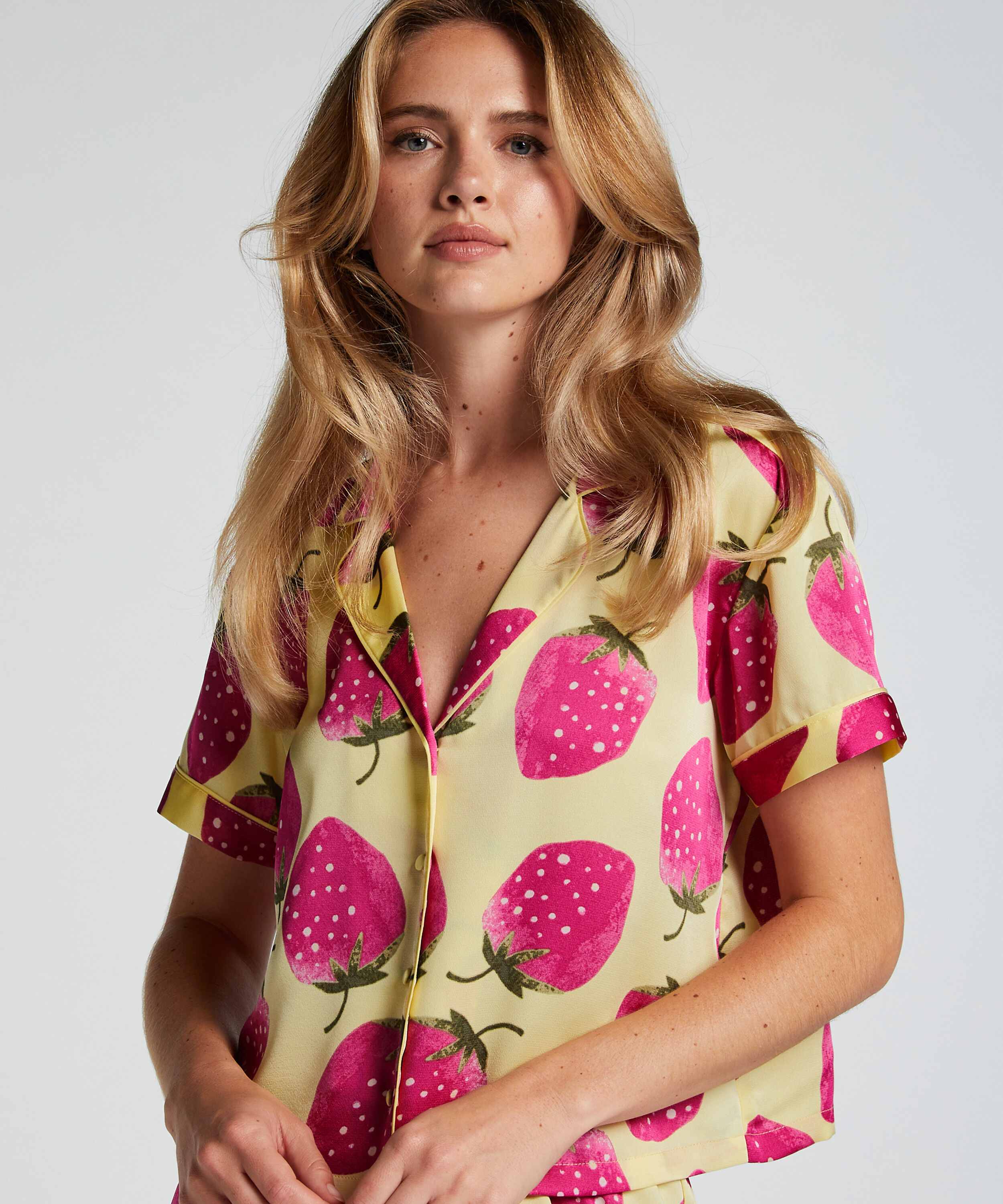 Kurz&auml;rmelige Satin-Jacke, Gelb