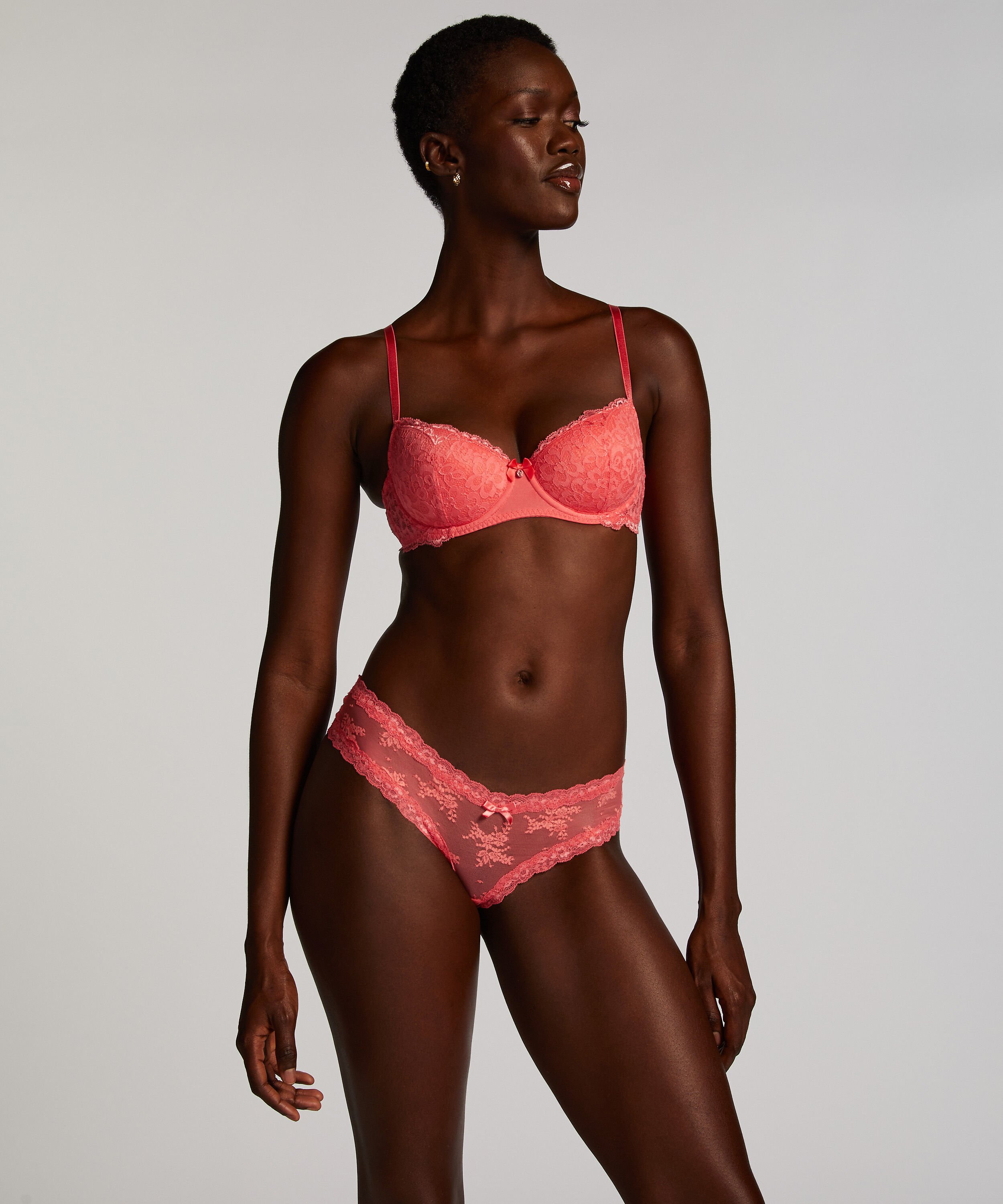 Brazilian V-shape mesh, Rose