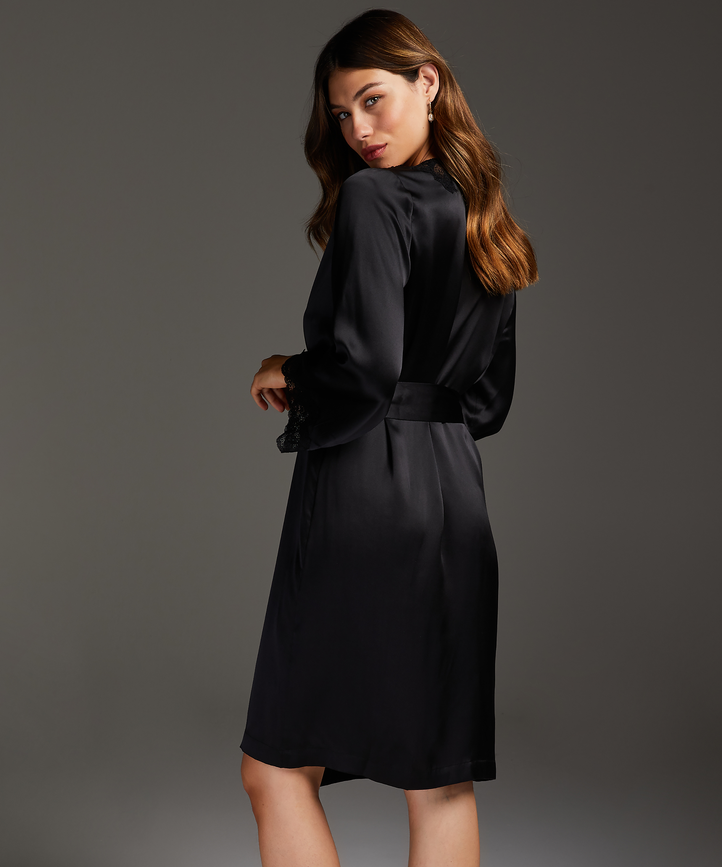 Kimono en dentelle de soie, Noir, main