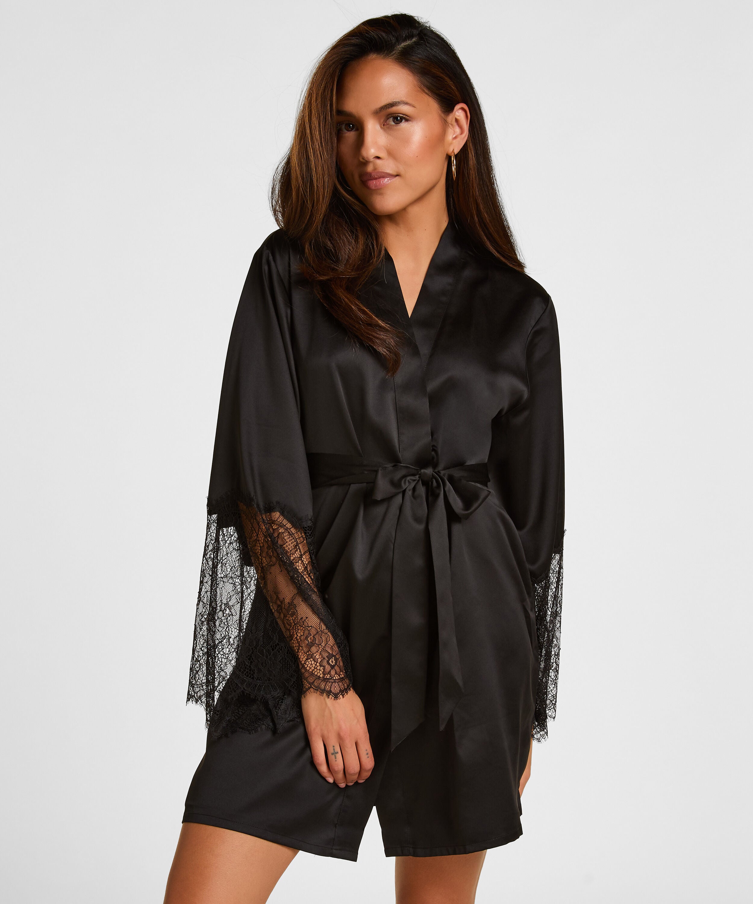 Kimono satin avec dentelle, Noir