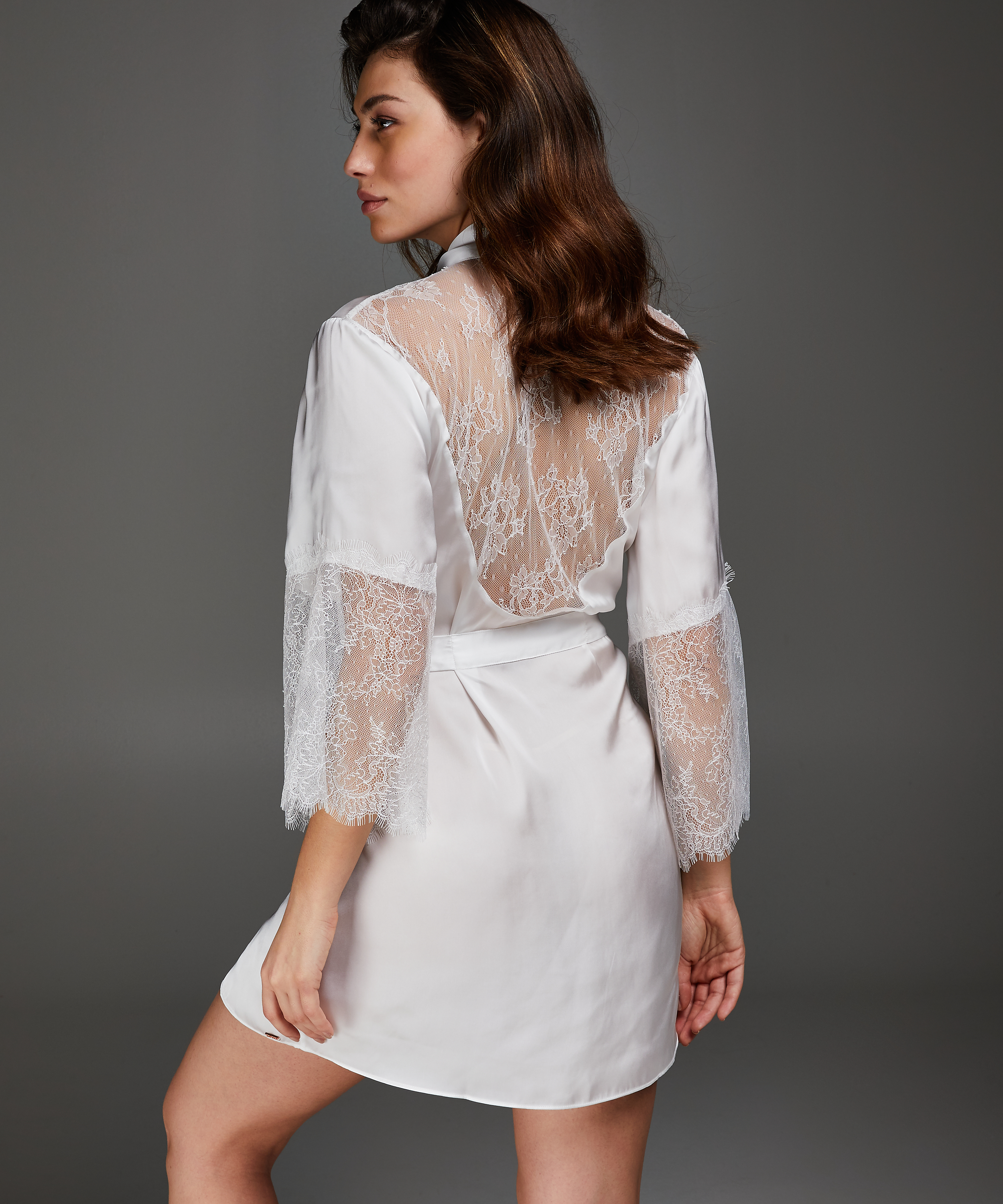 Kimono Satin Lily, Blanc, main