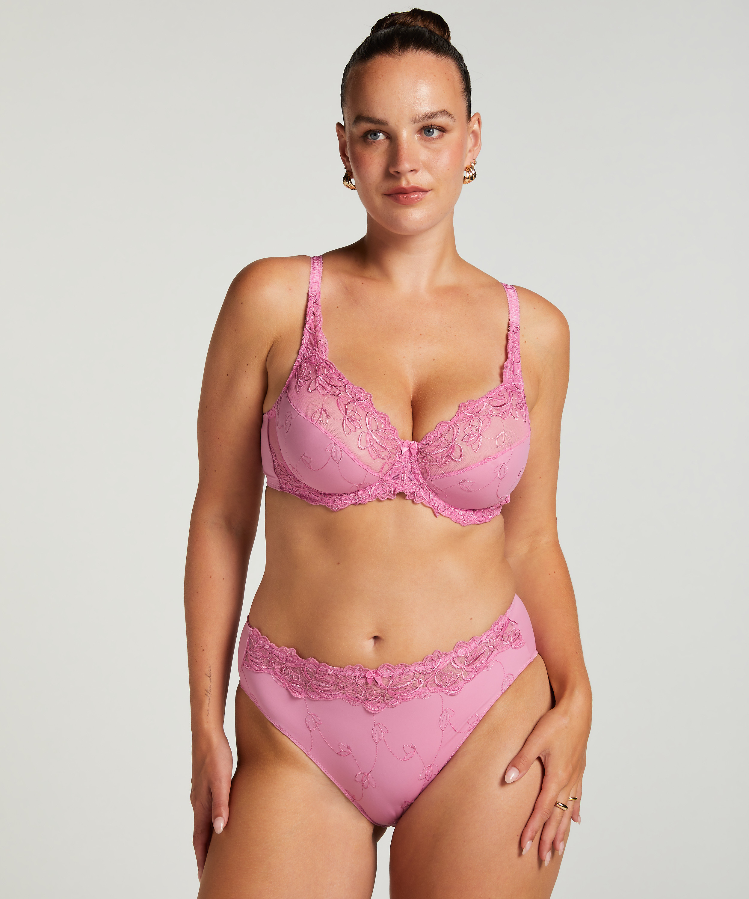 Slip taille haute Diva, Rose, main