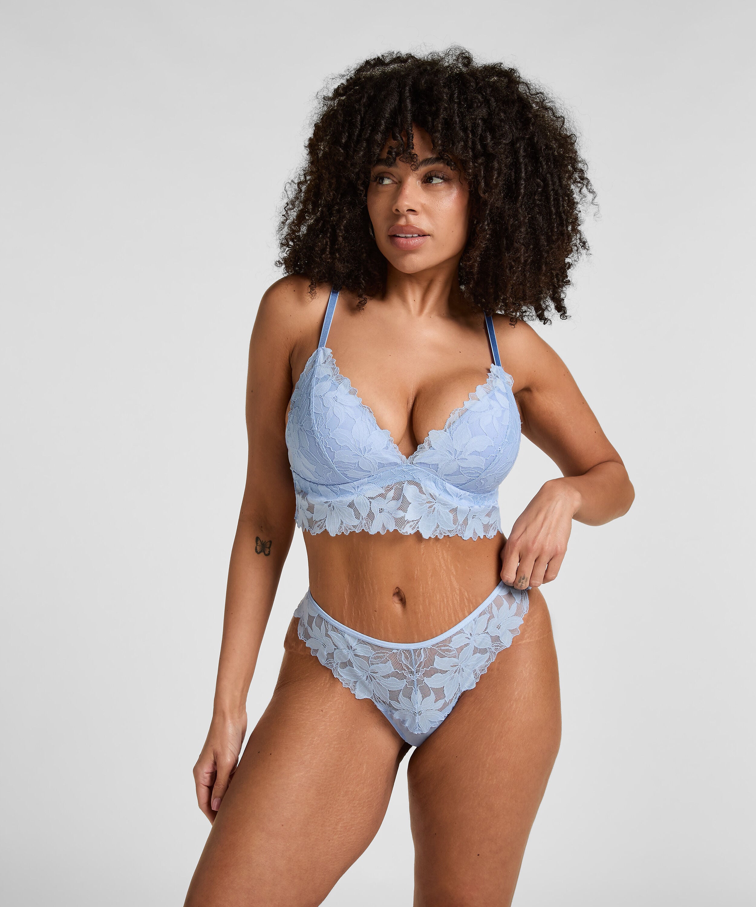 Cheekini Ingrid, Bleu