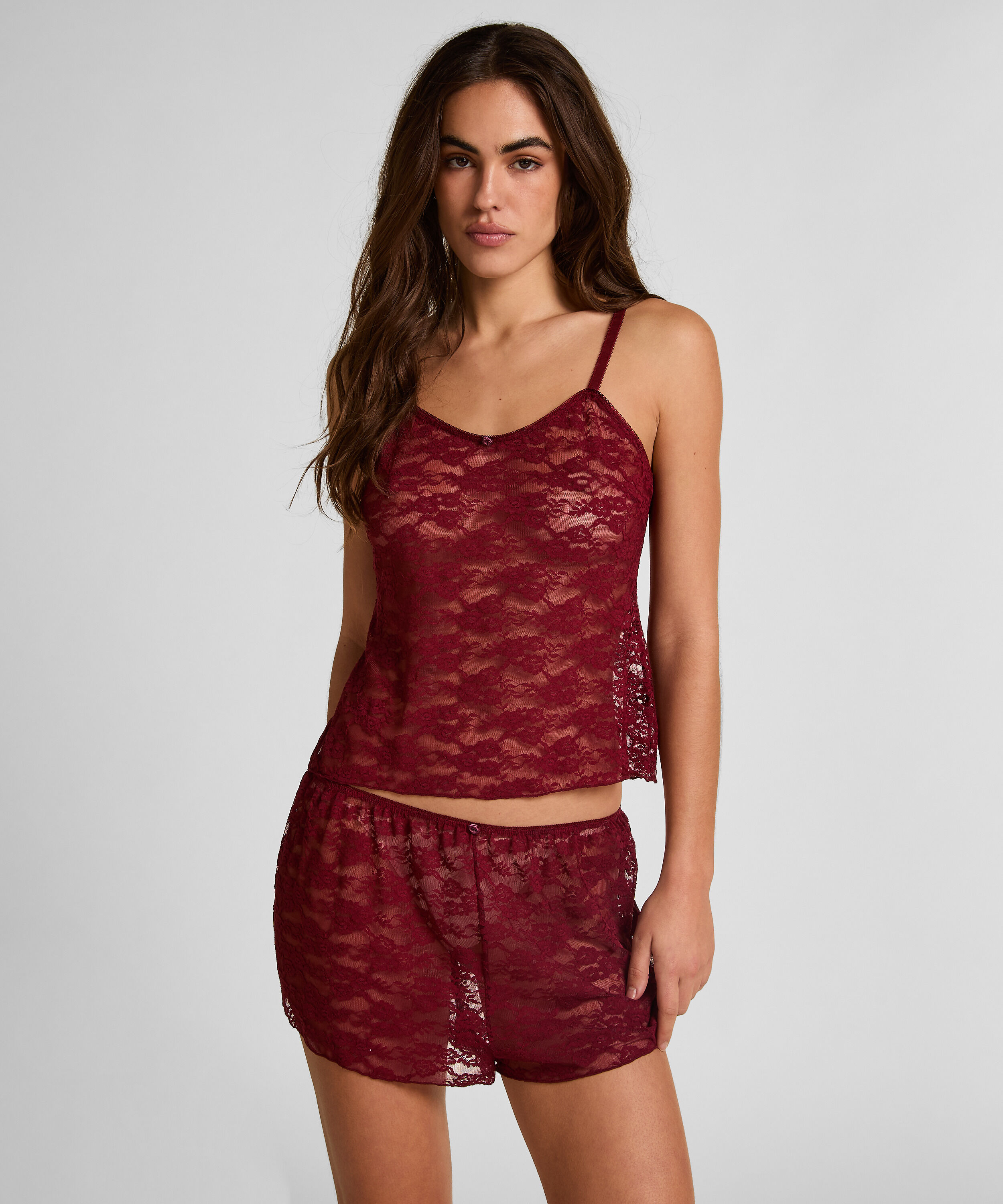 Short en dentelle intégrale