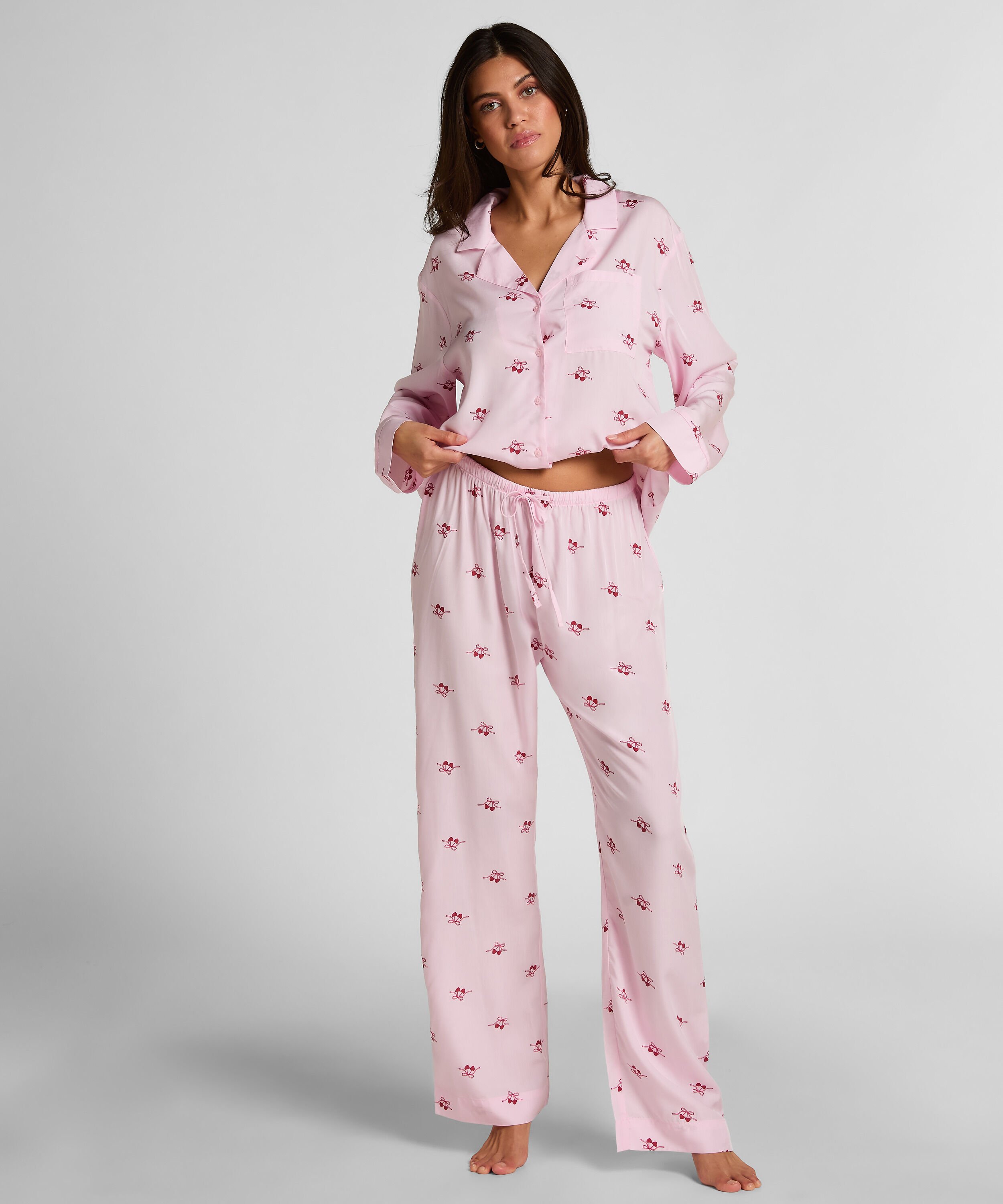 Gewebte Hose mit Kirschen