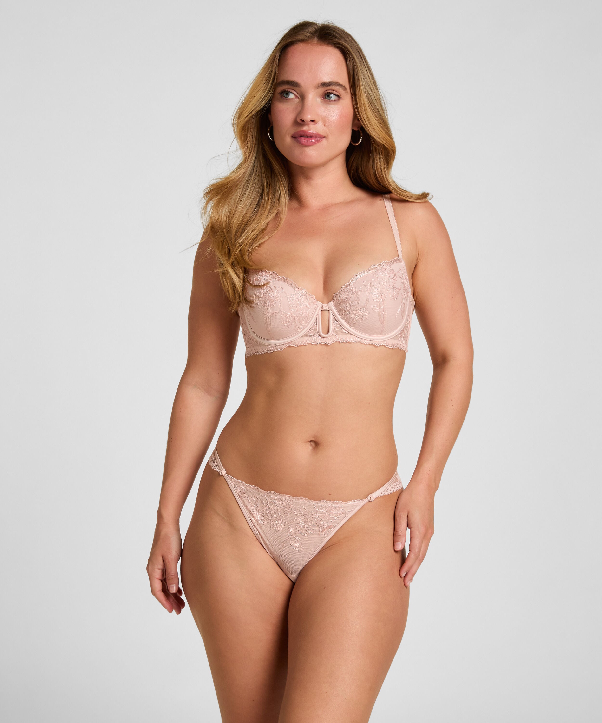 Brazilian Nola, Rose