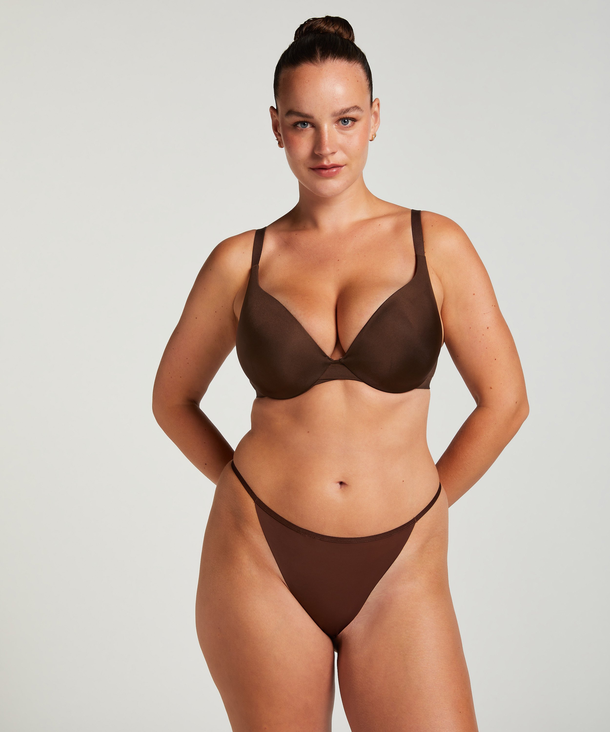 Soutien-gorge à armatures préformé push-up Smooth, Marron, main