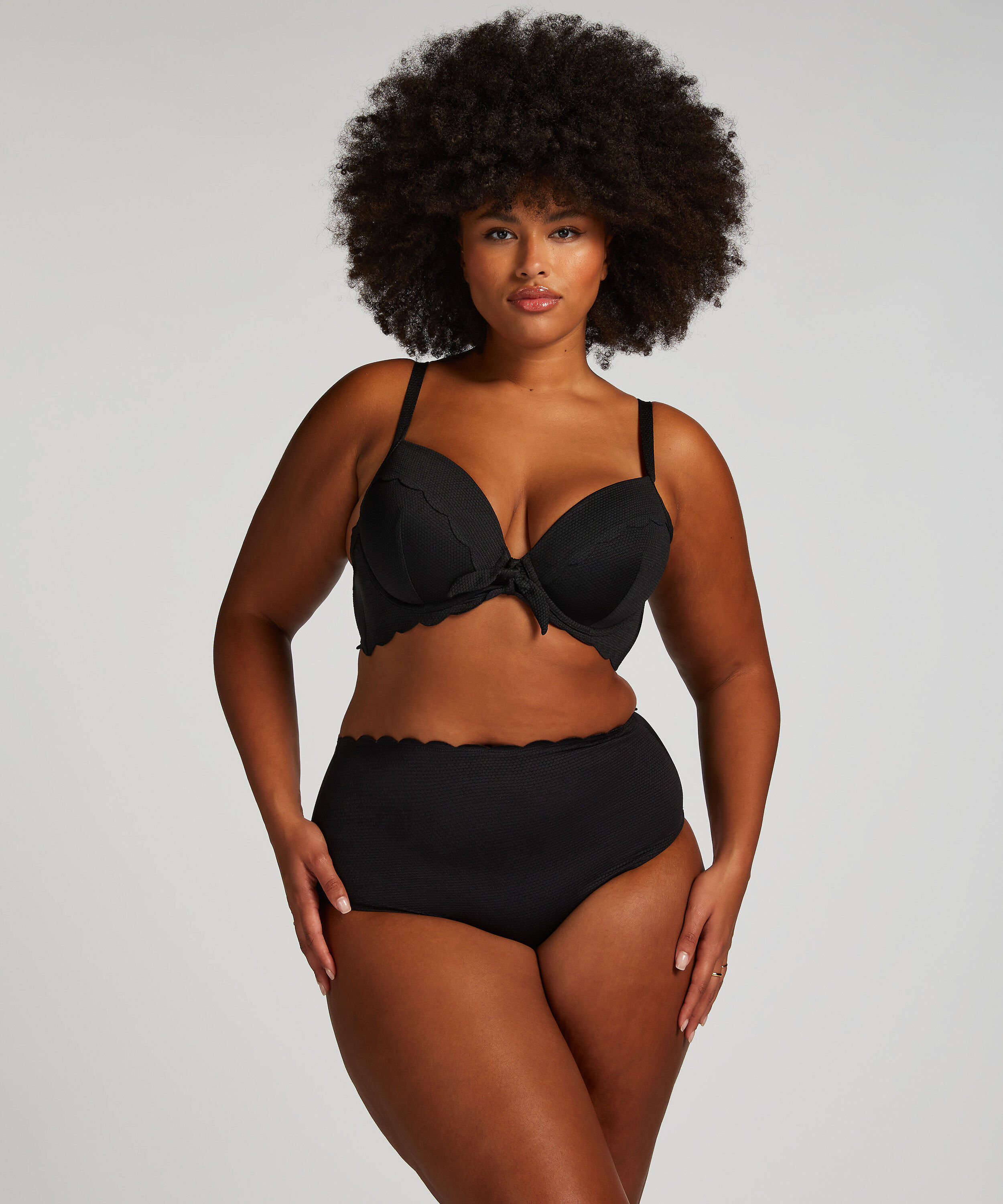 Bikini Slip Rio Scallop, Schwarz