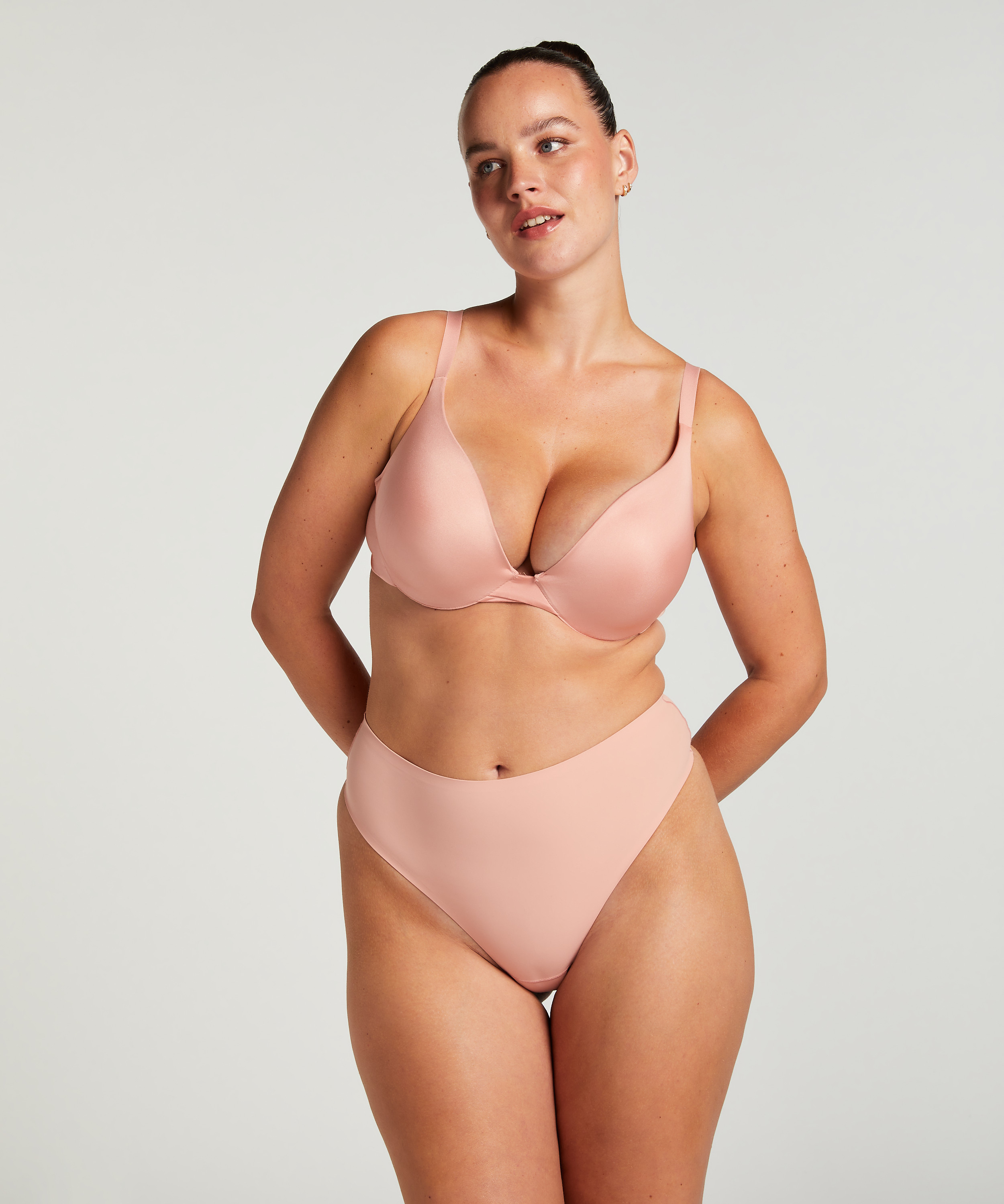 Soutien-gorge à armatures préformé push-up Smooth, Rose, main