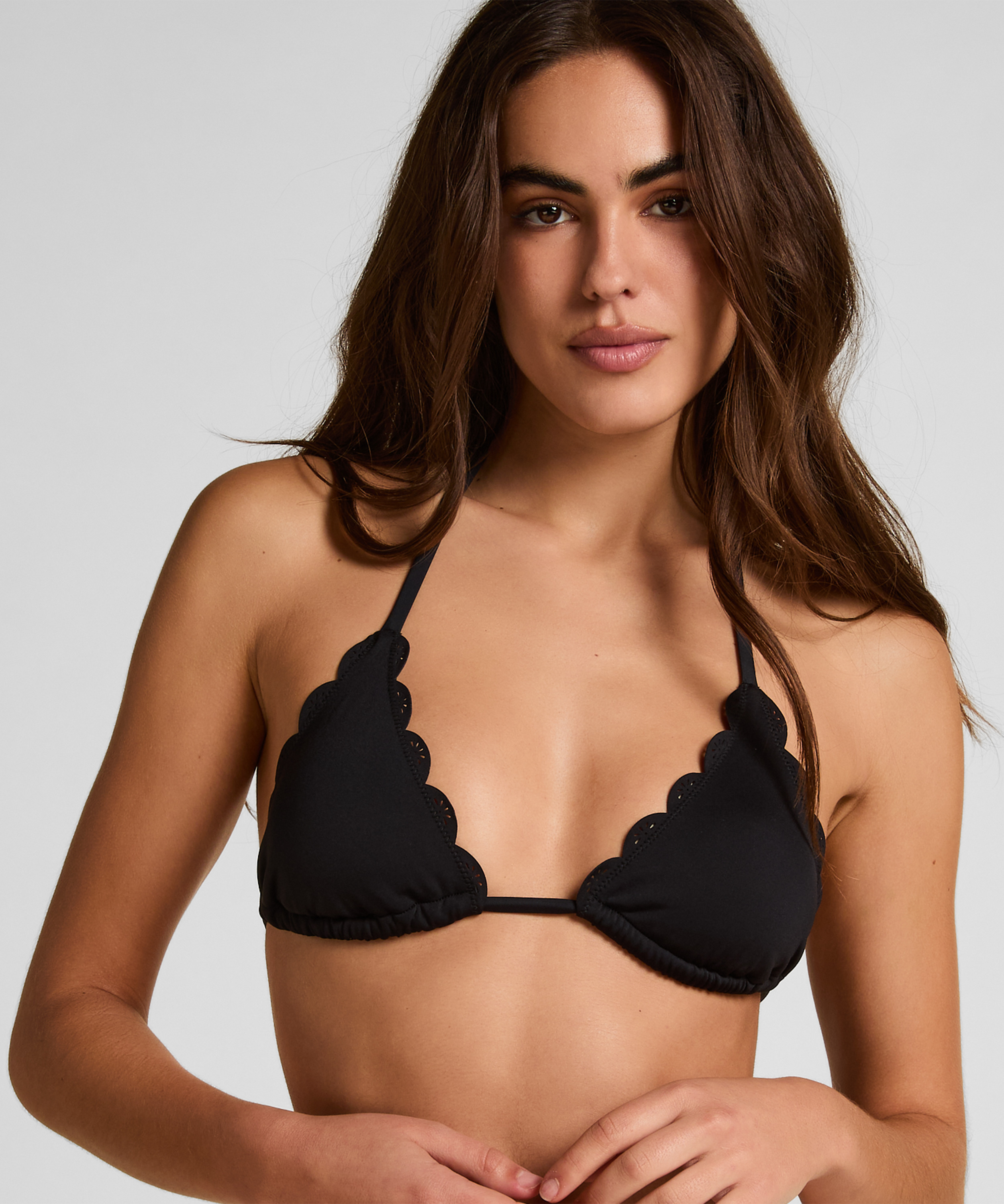 Haut de bikini triangle &agrave; fleurs Scallop, Noir, main