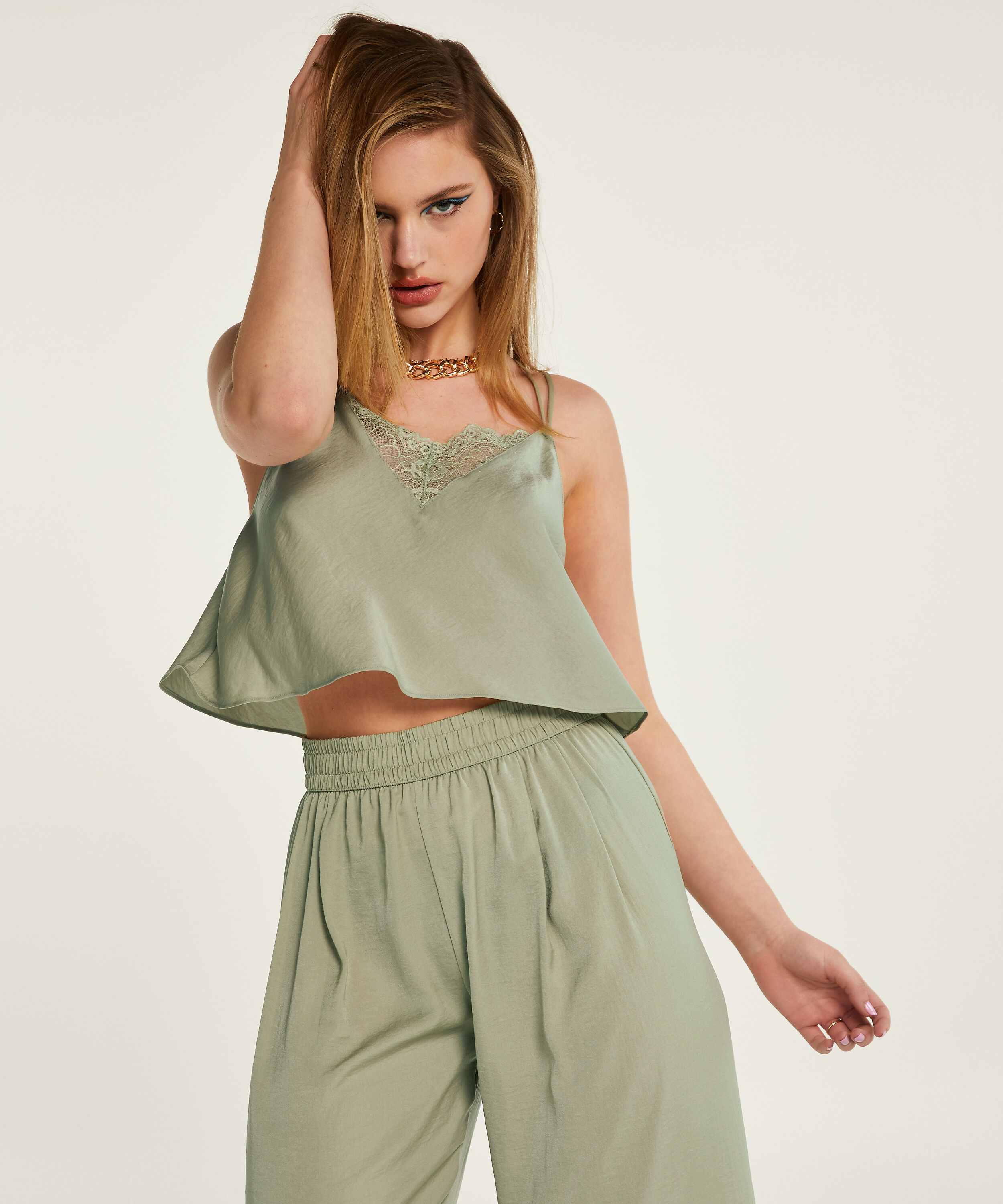 Top Cami en satin Airspun Kim Petras, Vert