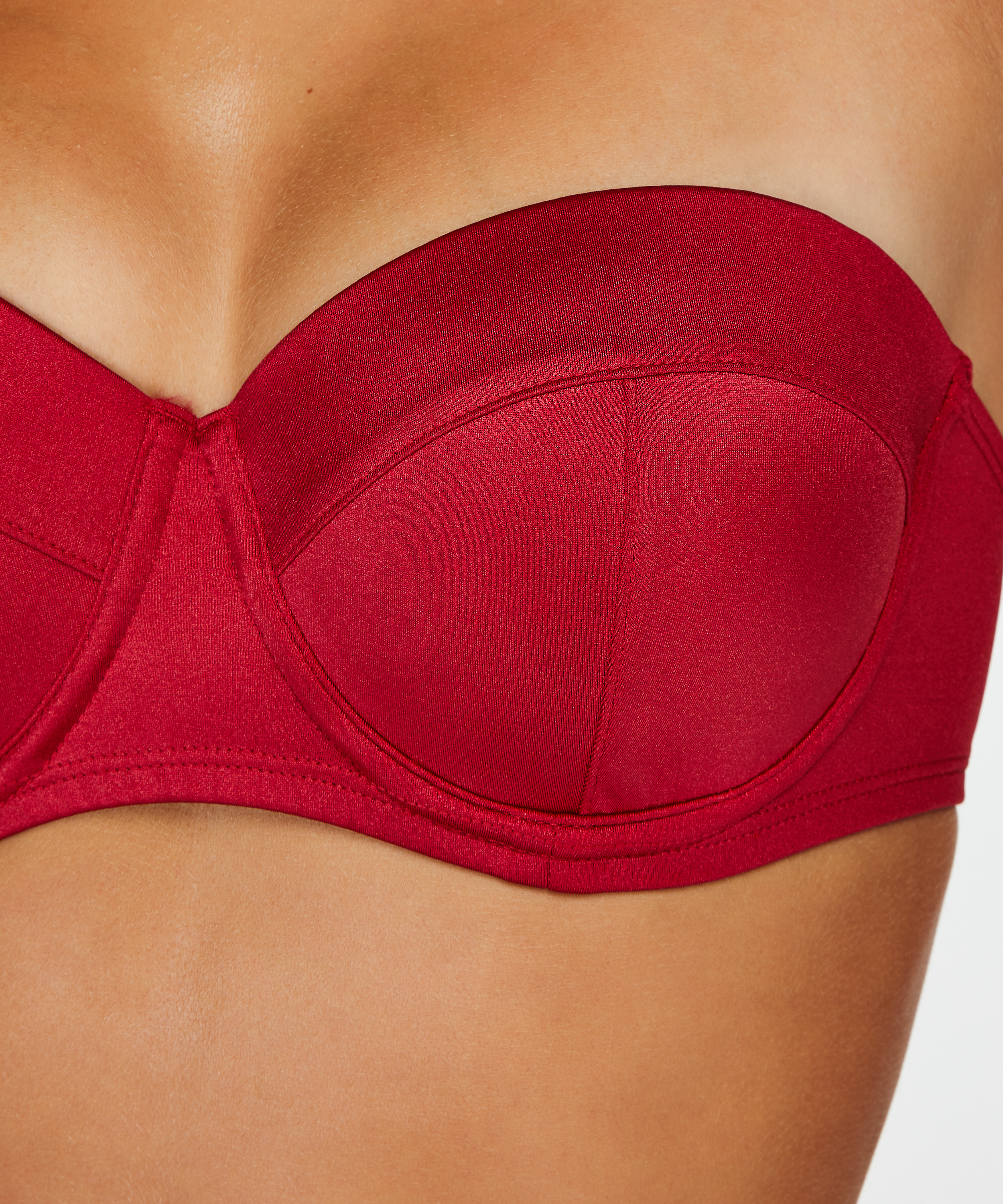 Haut de maillot de bain push-up rembourré à armatures Lola, Rouge, main