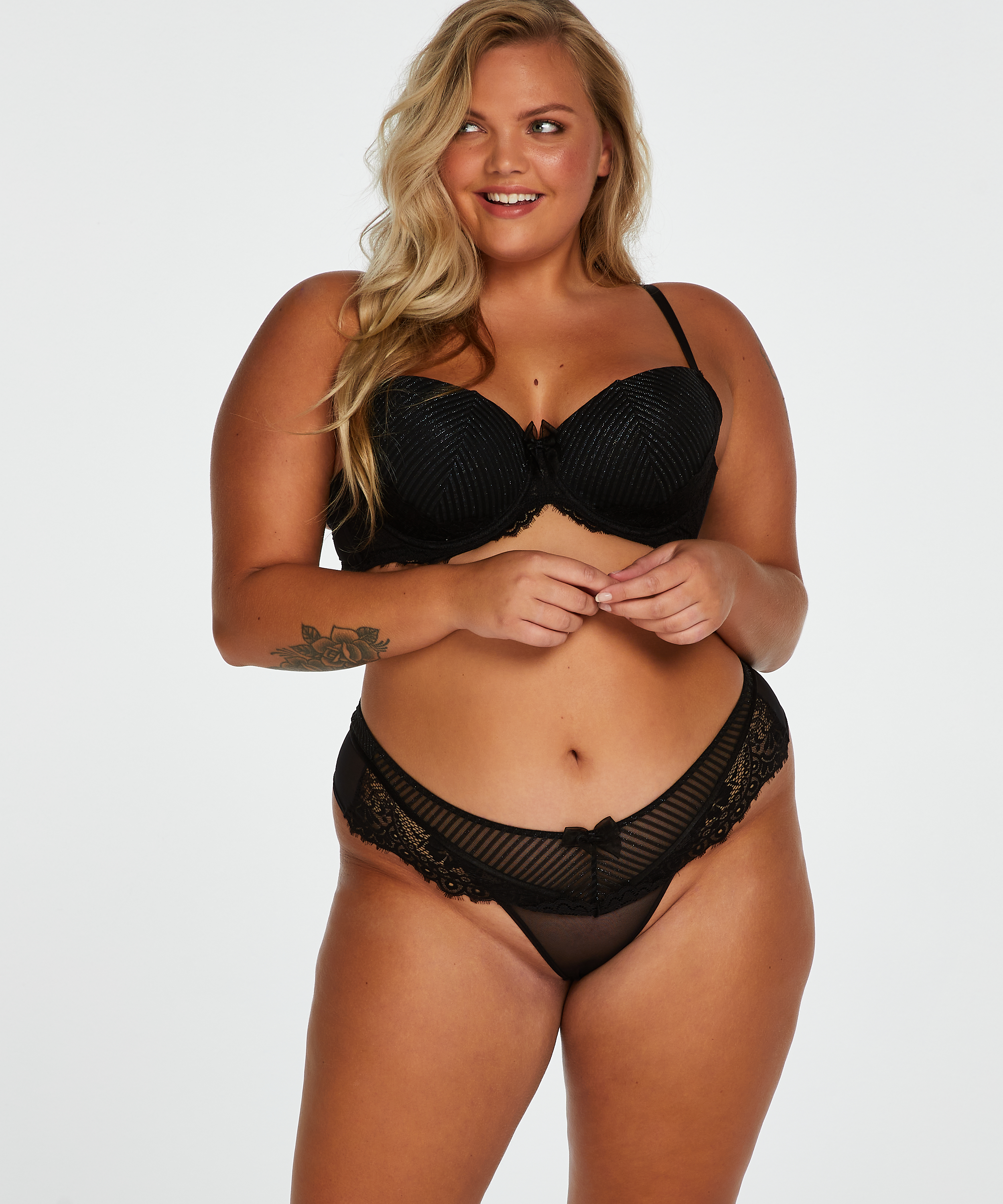 Soutien-gorge rembourr&eacute; &agrave; armatures Davy, Noir, main