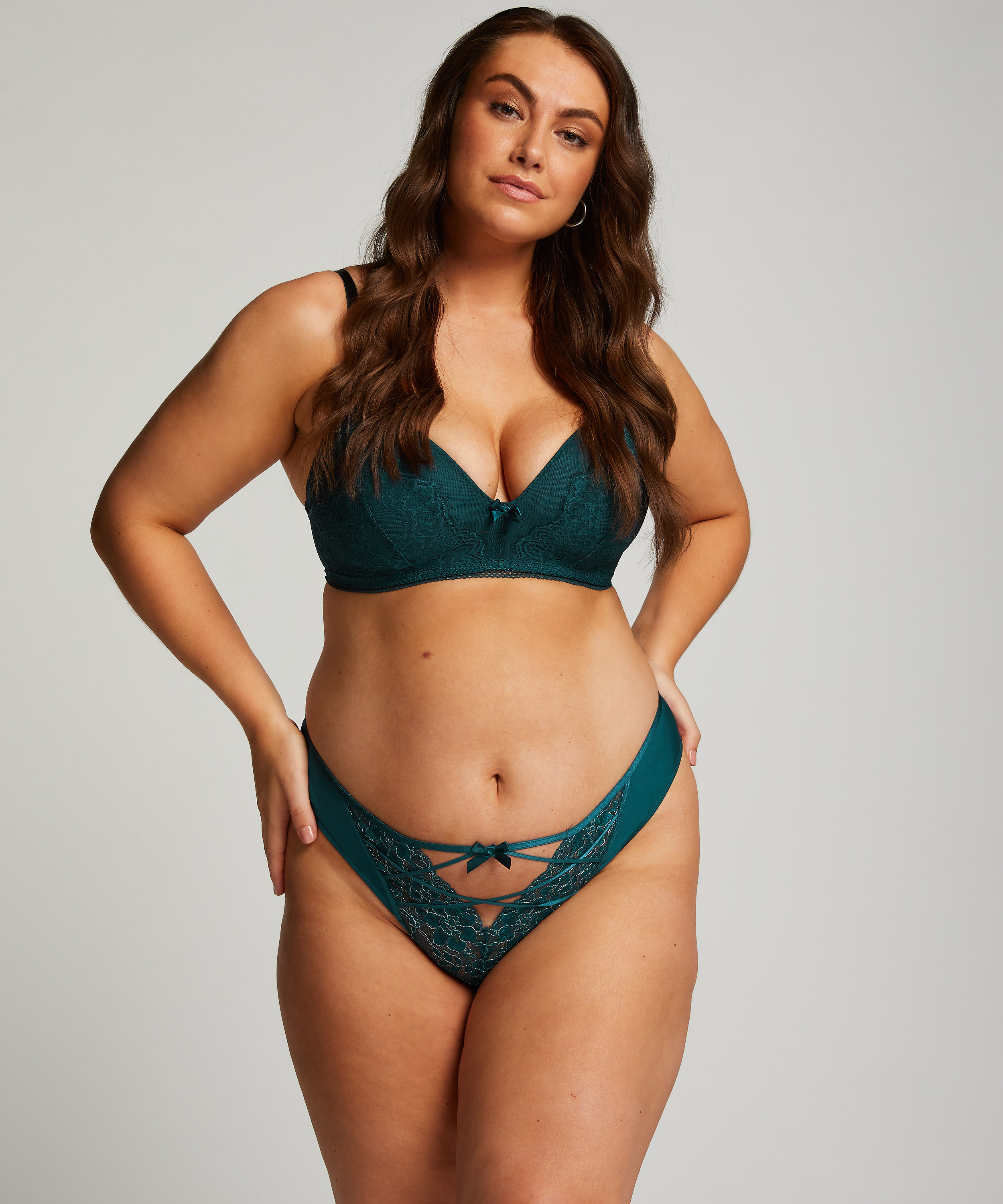 String Bisi, Blau, main