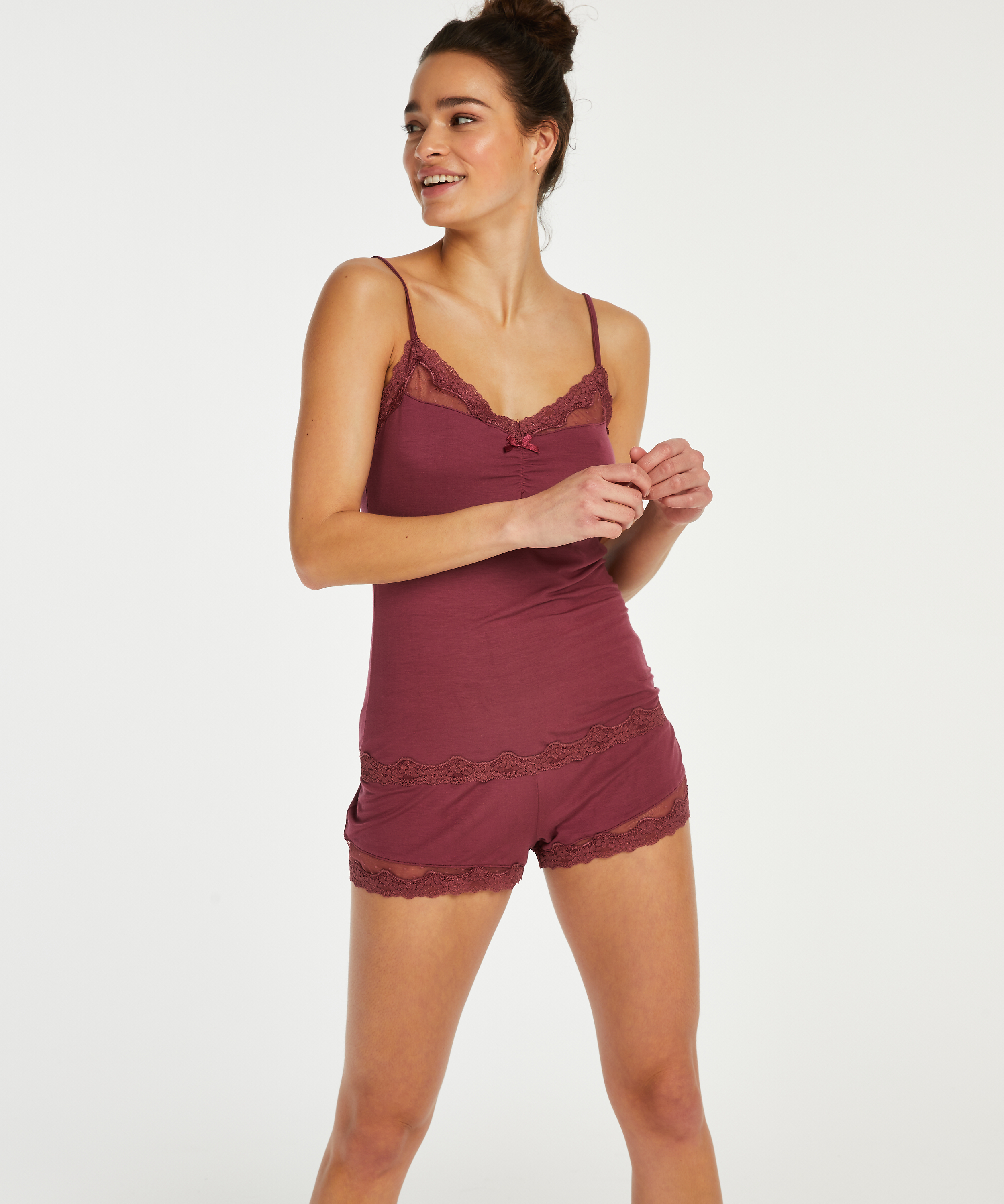 Pyjamaset, Rot, main